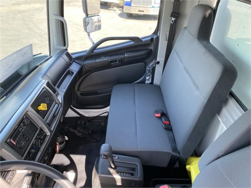 2020 HINO 268A 6027247113