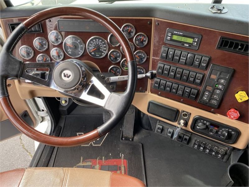 2015 WESTERN STAR 4900SB 6065513353