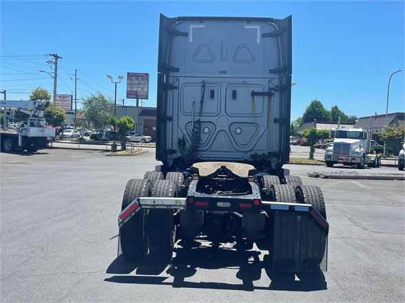 2019 FREIGHTLINER CASCADIA 126 - Dovell & Williams