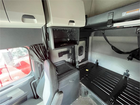 2019 FREIGHTLINER CASCADIA 126 7276670588