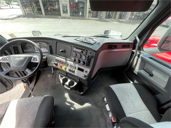 2019 FREIGHTLINER CASCADIA 126 7276670596