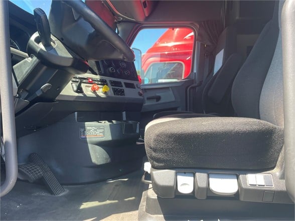 2019 FREIGHTLINER CASCADIA 126 7276671513