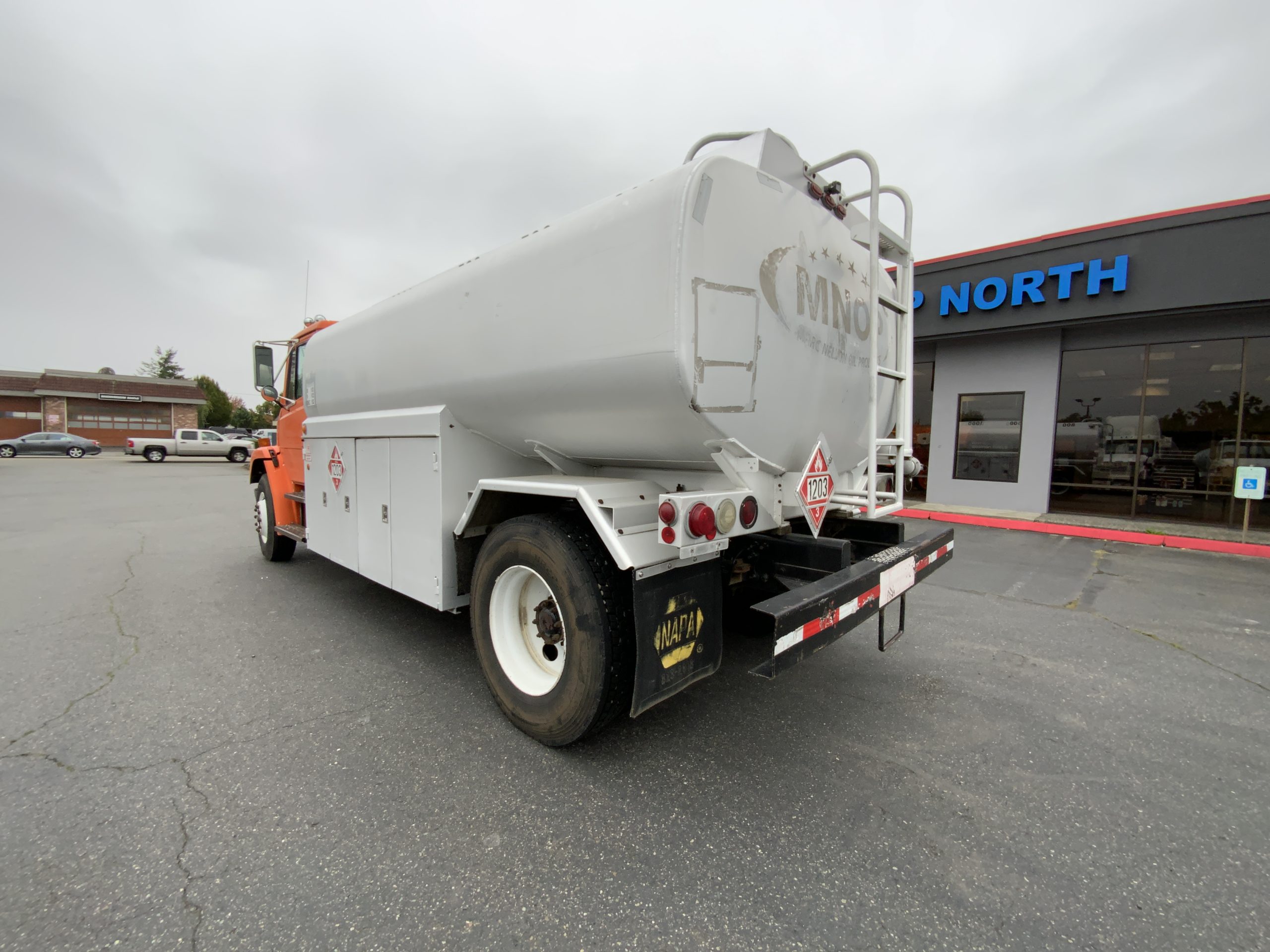 1998 FREIGHTLINER FL70 IMG_2831-scaled