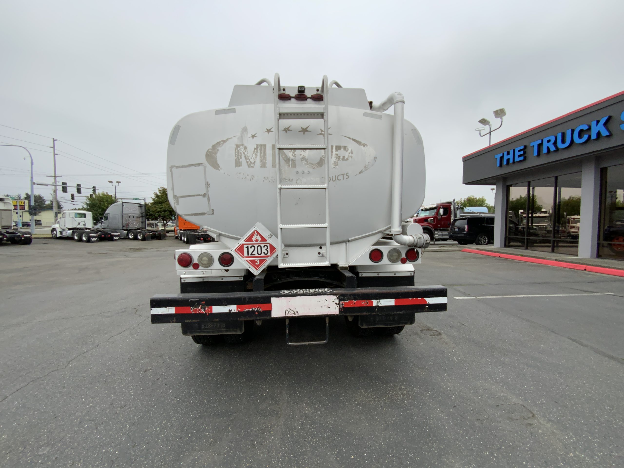 1998 FREIGHTLINER FL70 IMG_2832-scaled