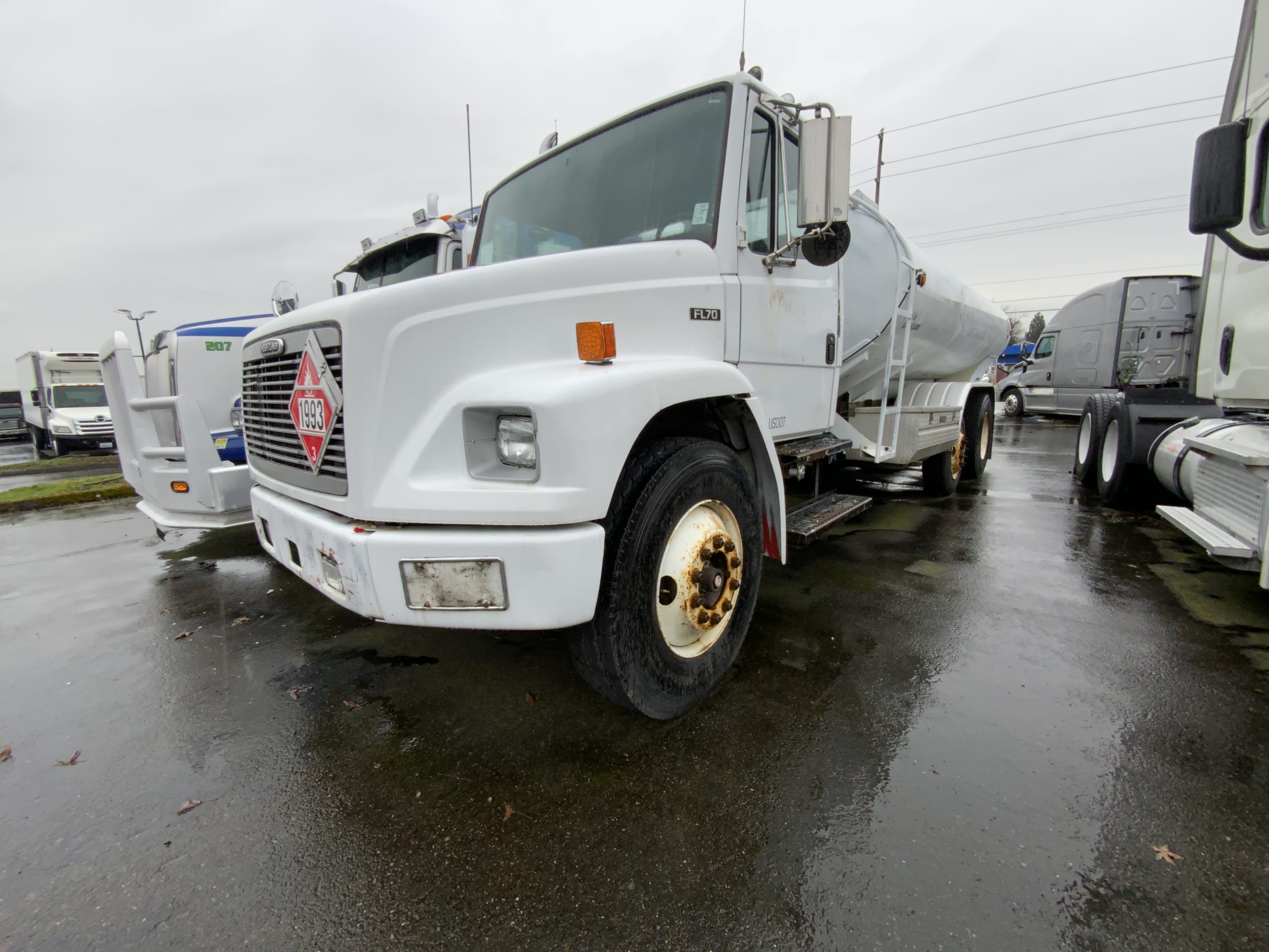 1997 FREIGHTLINER FL70 IMG_4103-1-scaled