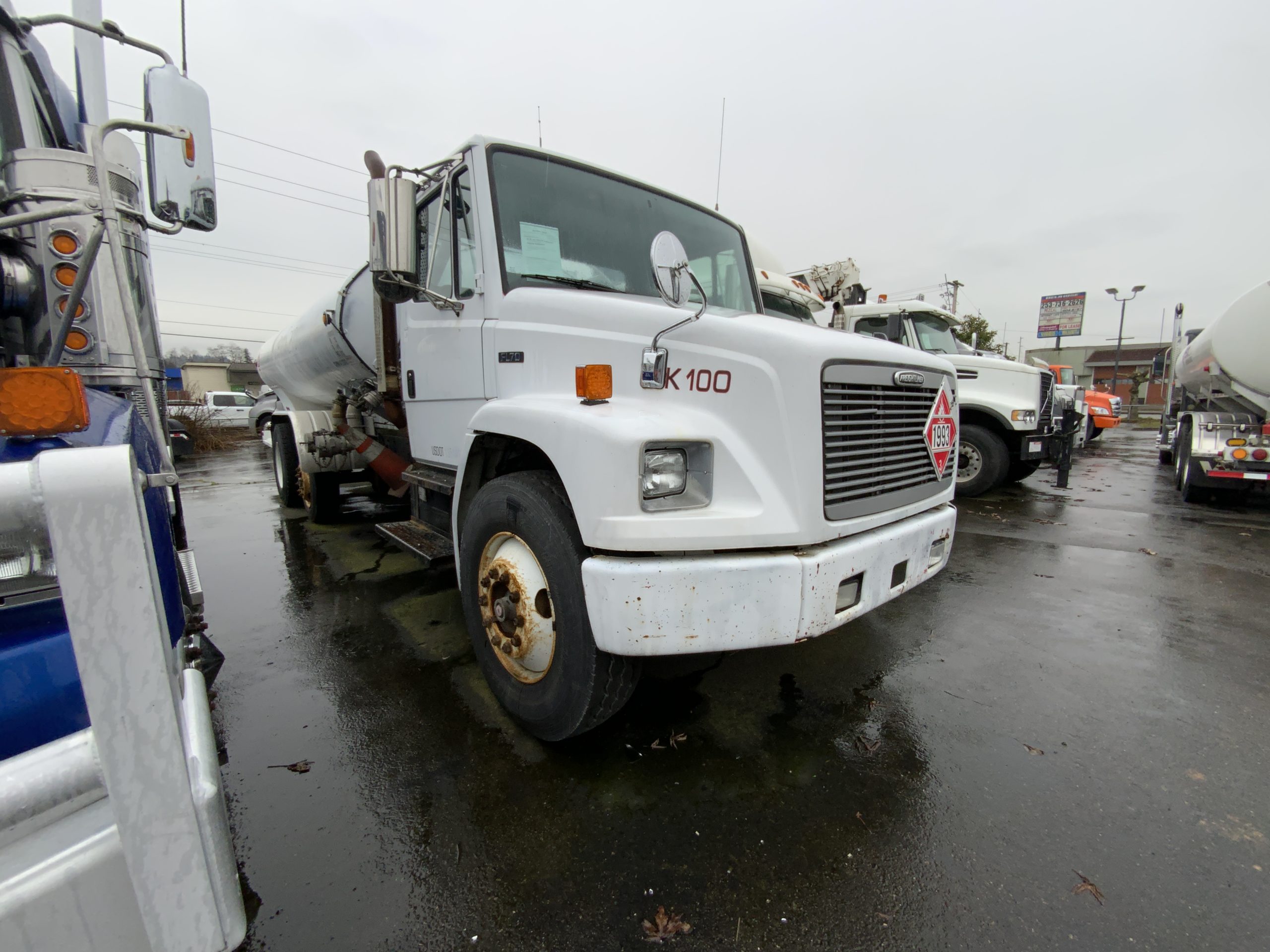 1997 FREIGHTLINER FL70 IMG_4107-1-scaled