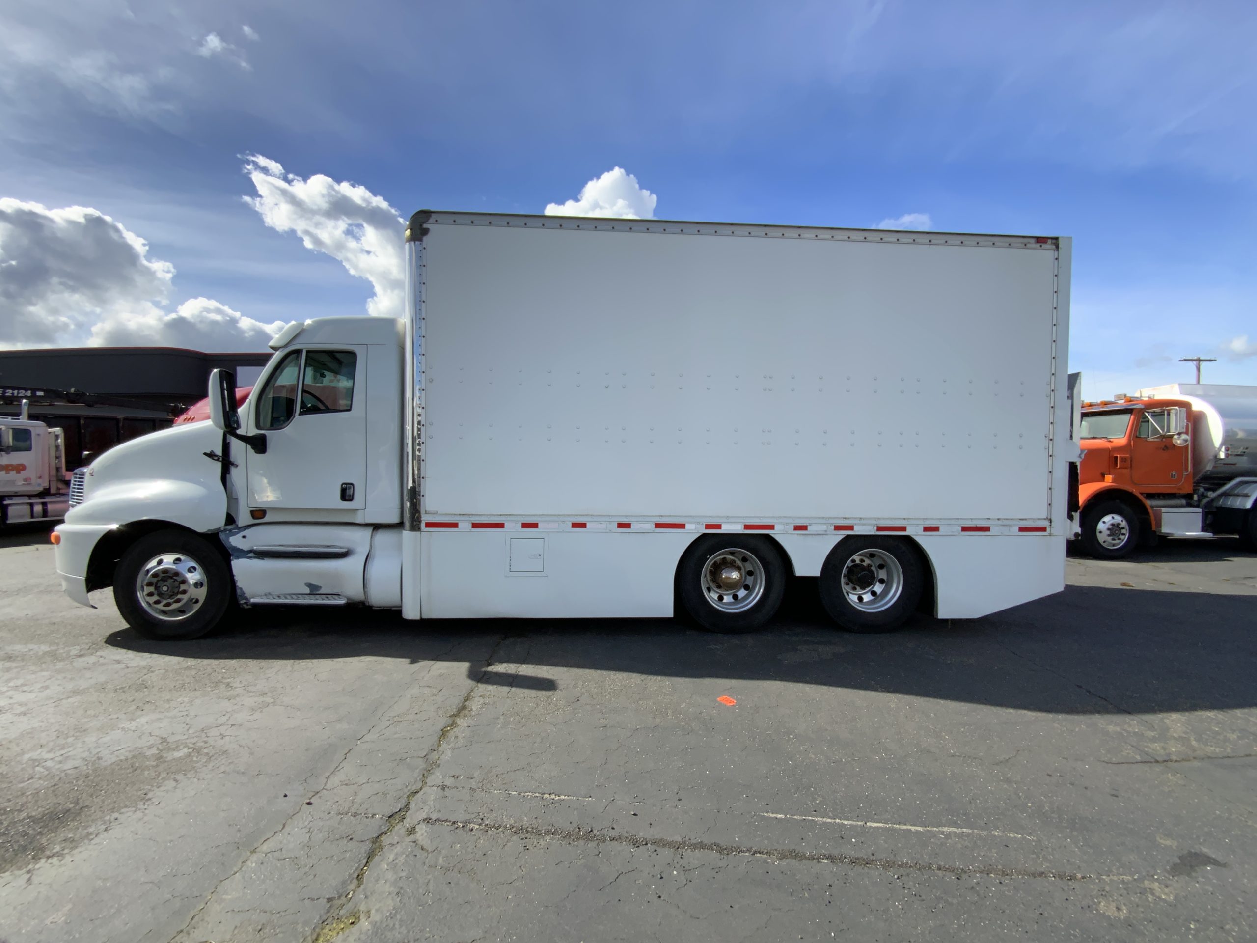 1999 KENWORTH T2000 IMG_4457-1-scaled