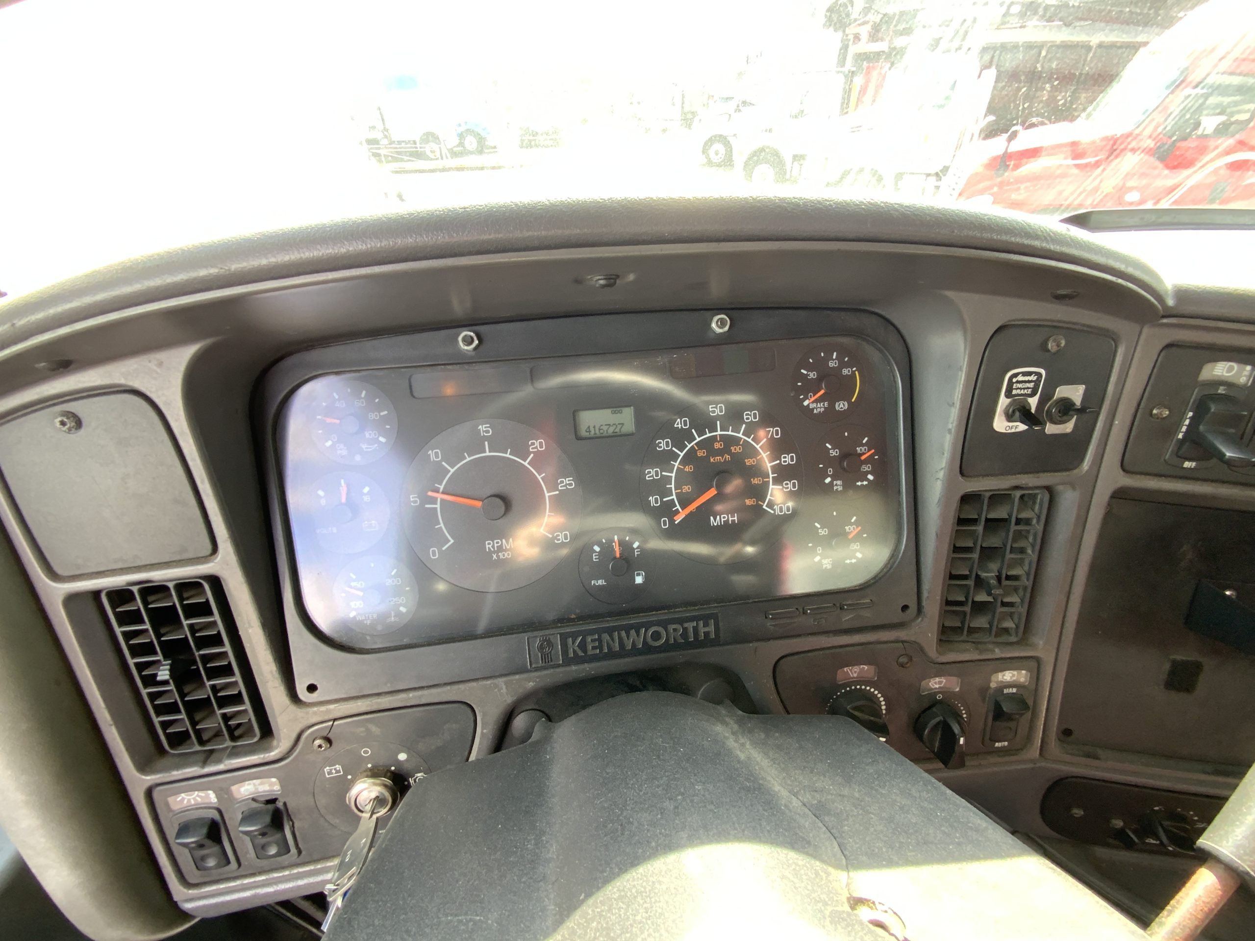 1999 KENWORTH T2000 IMG_4474-1-scaled