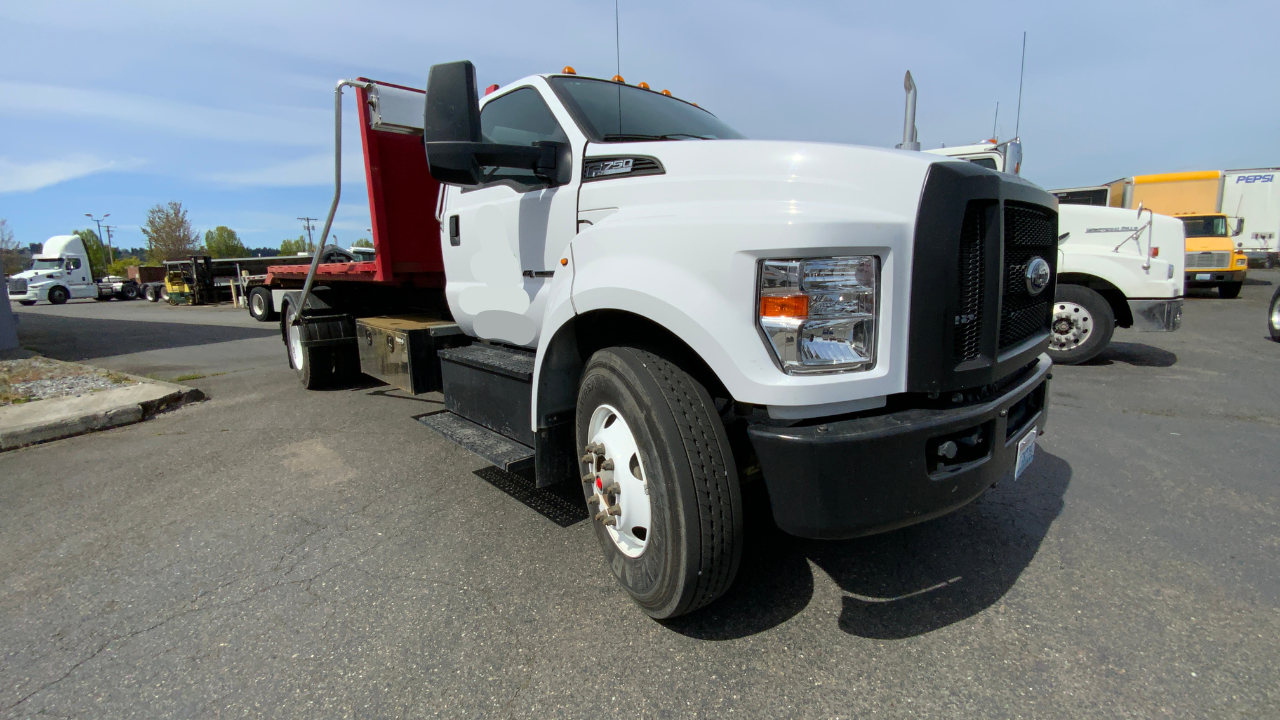 2022 FORD F750 4