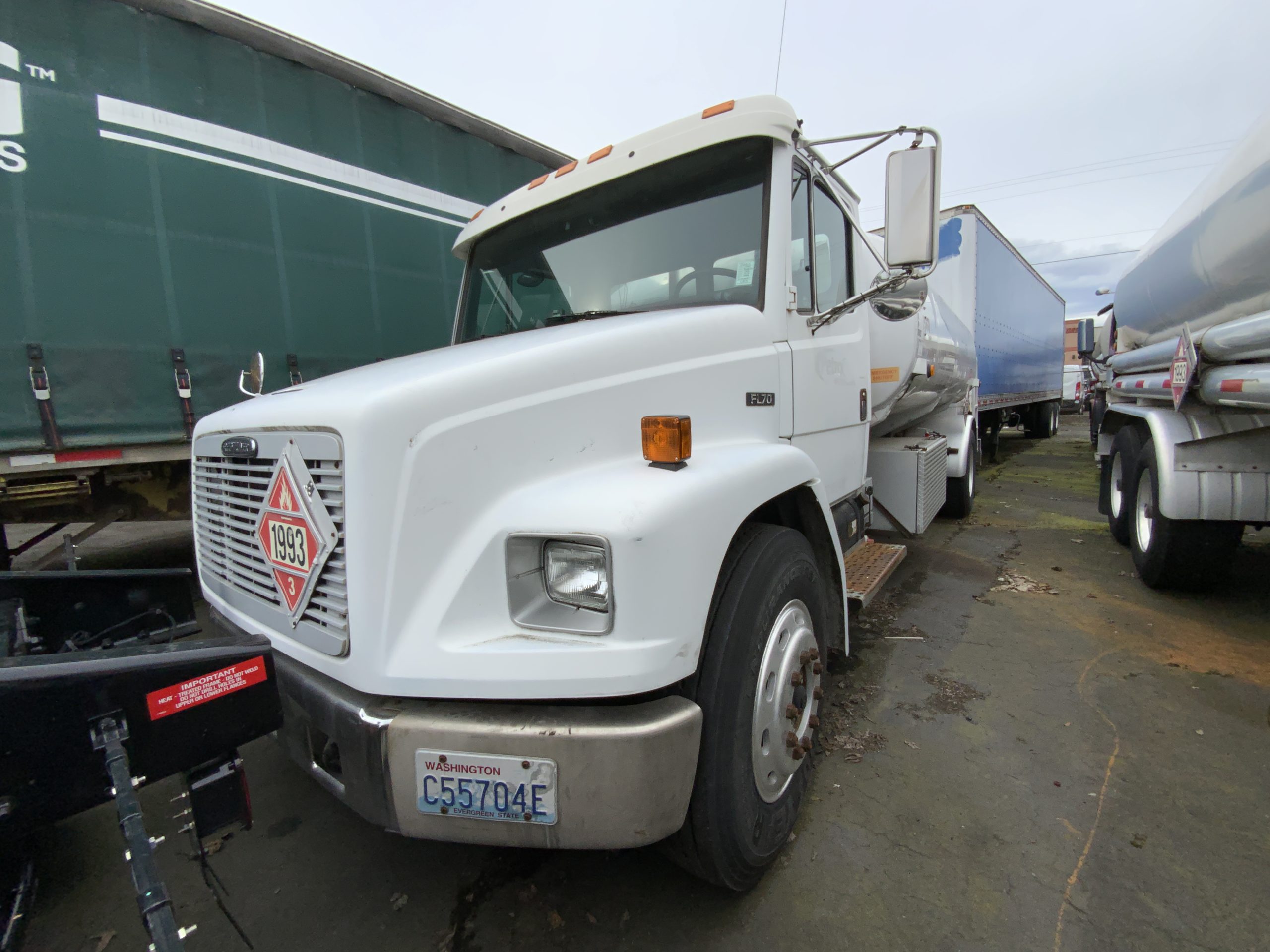 1998 FREIGHTLINER FL70 IMG_7825-scaled