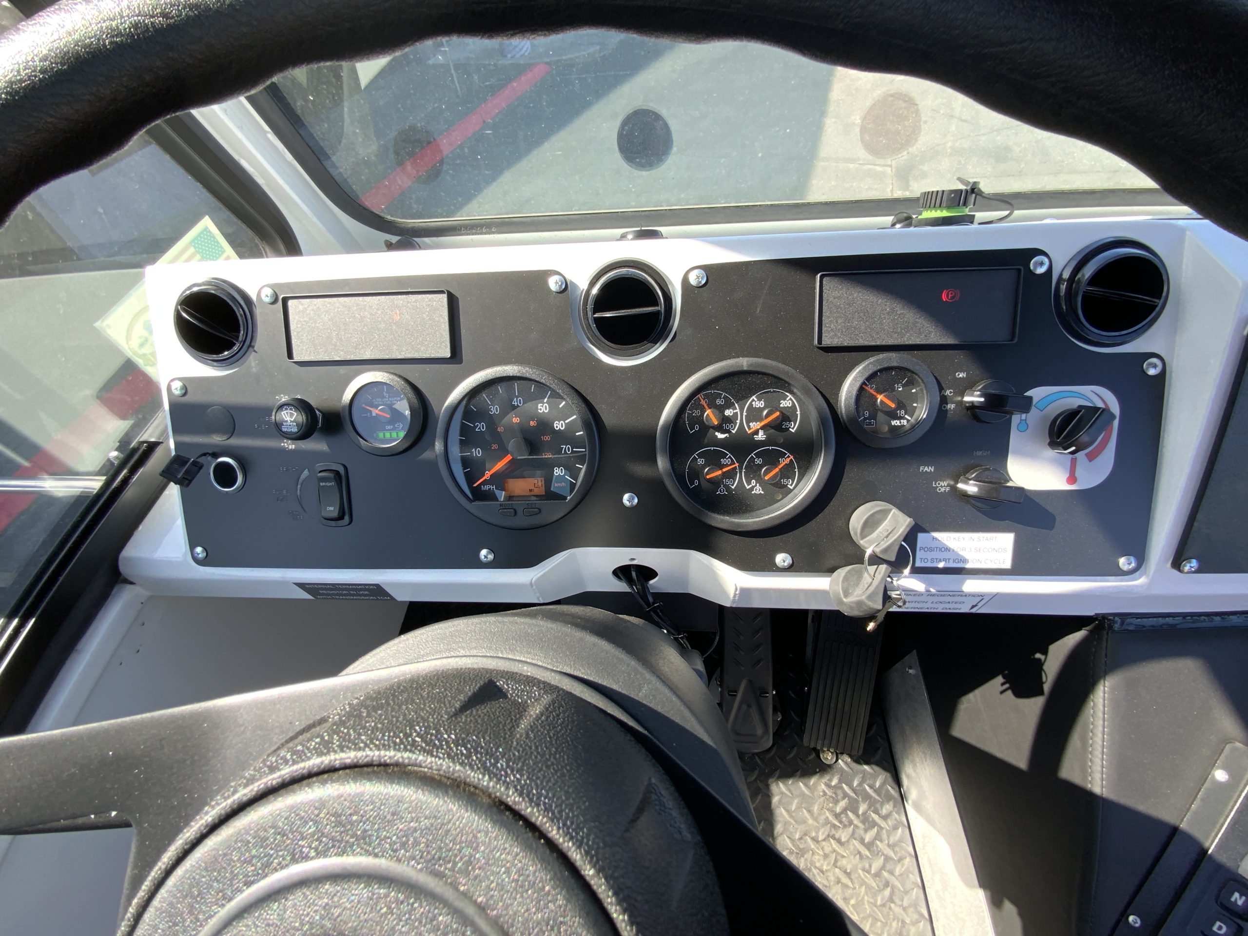 2024 CAPACITY TJ5000 IMG_5791-scaled