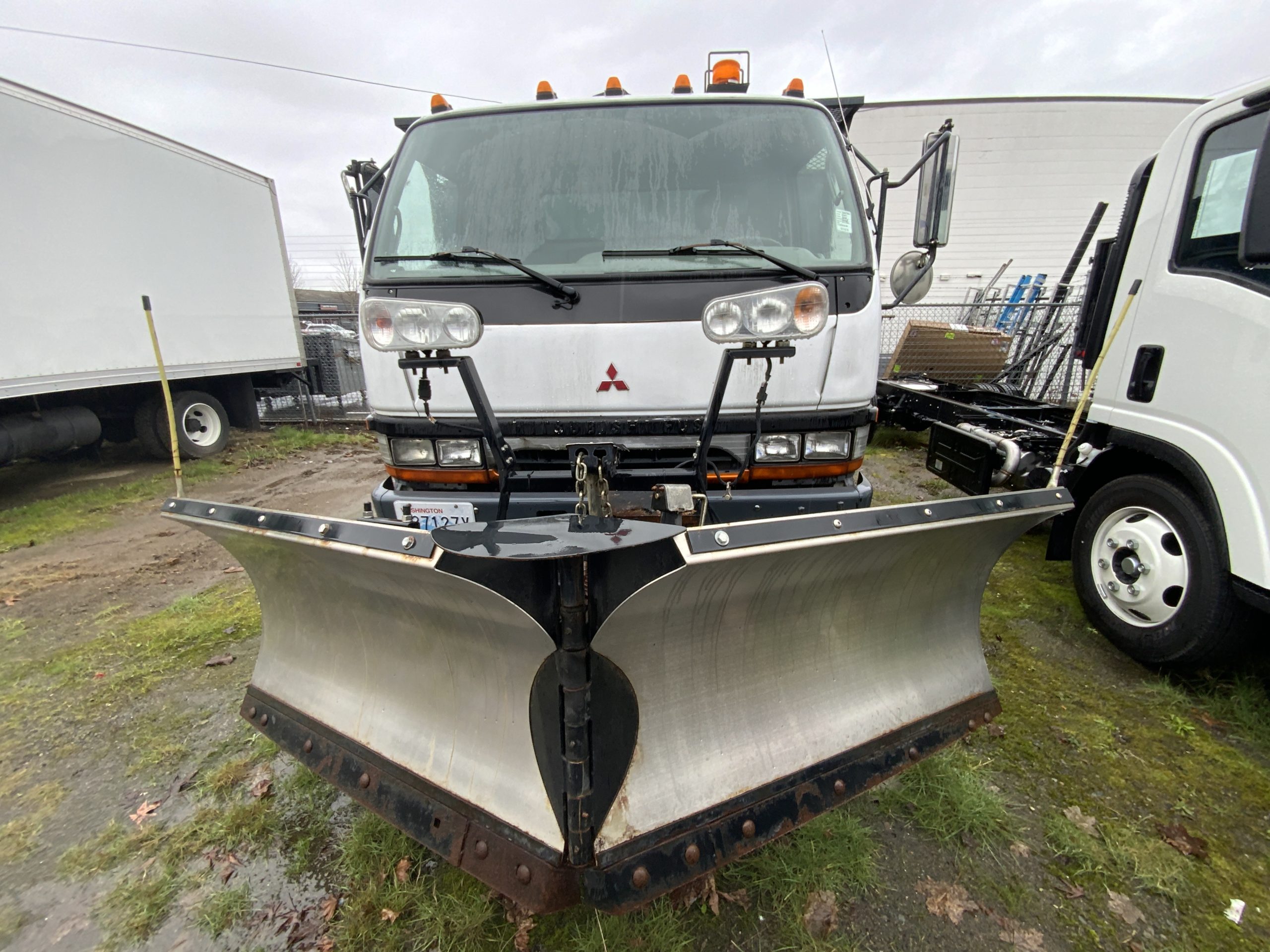 2001 MITSUBISHI FUSO FG639 IMG_7576-scaled