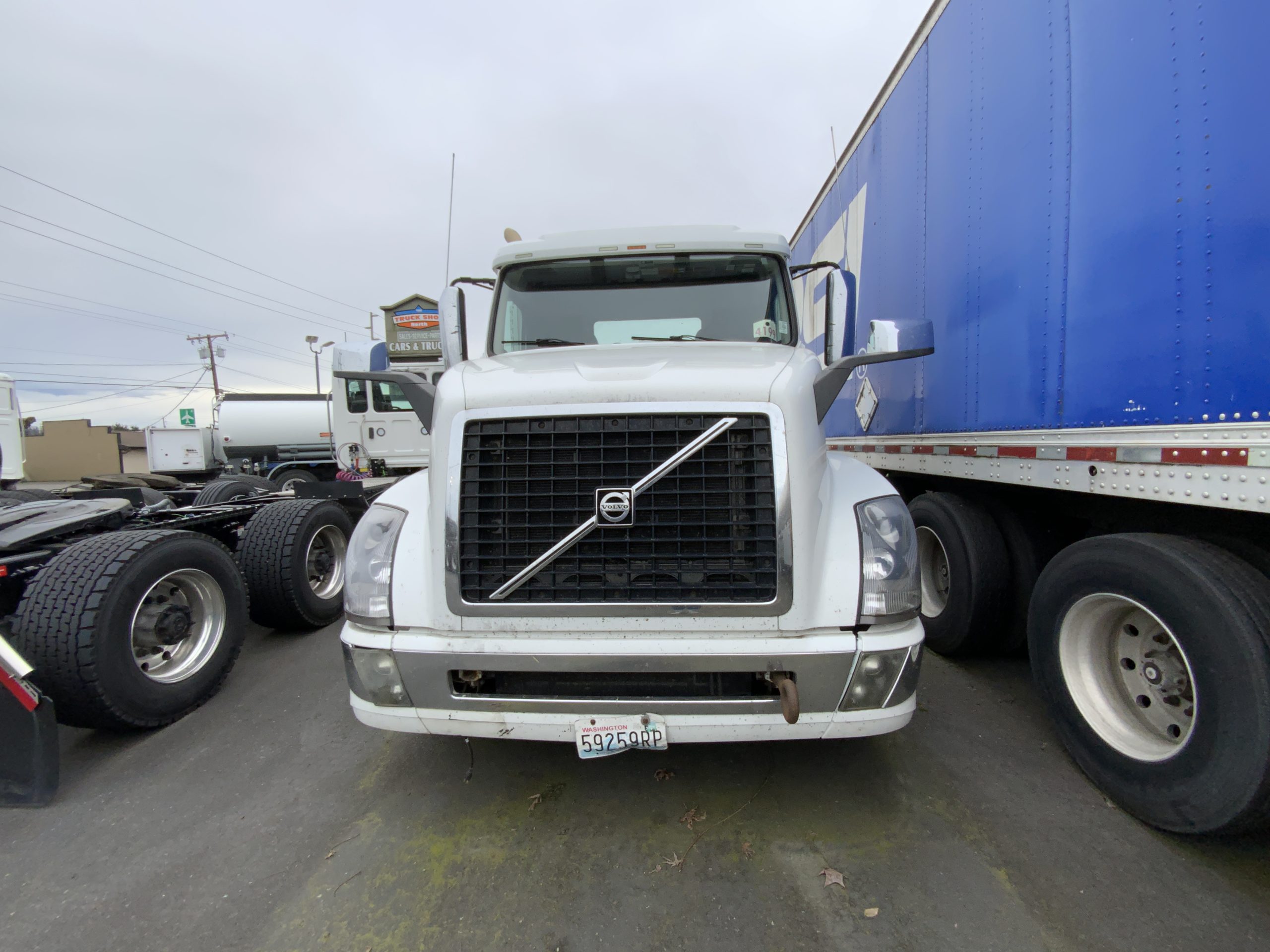 2017 VOLVO VNL64300 IMG_7838-scaled