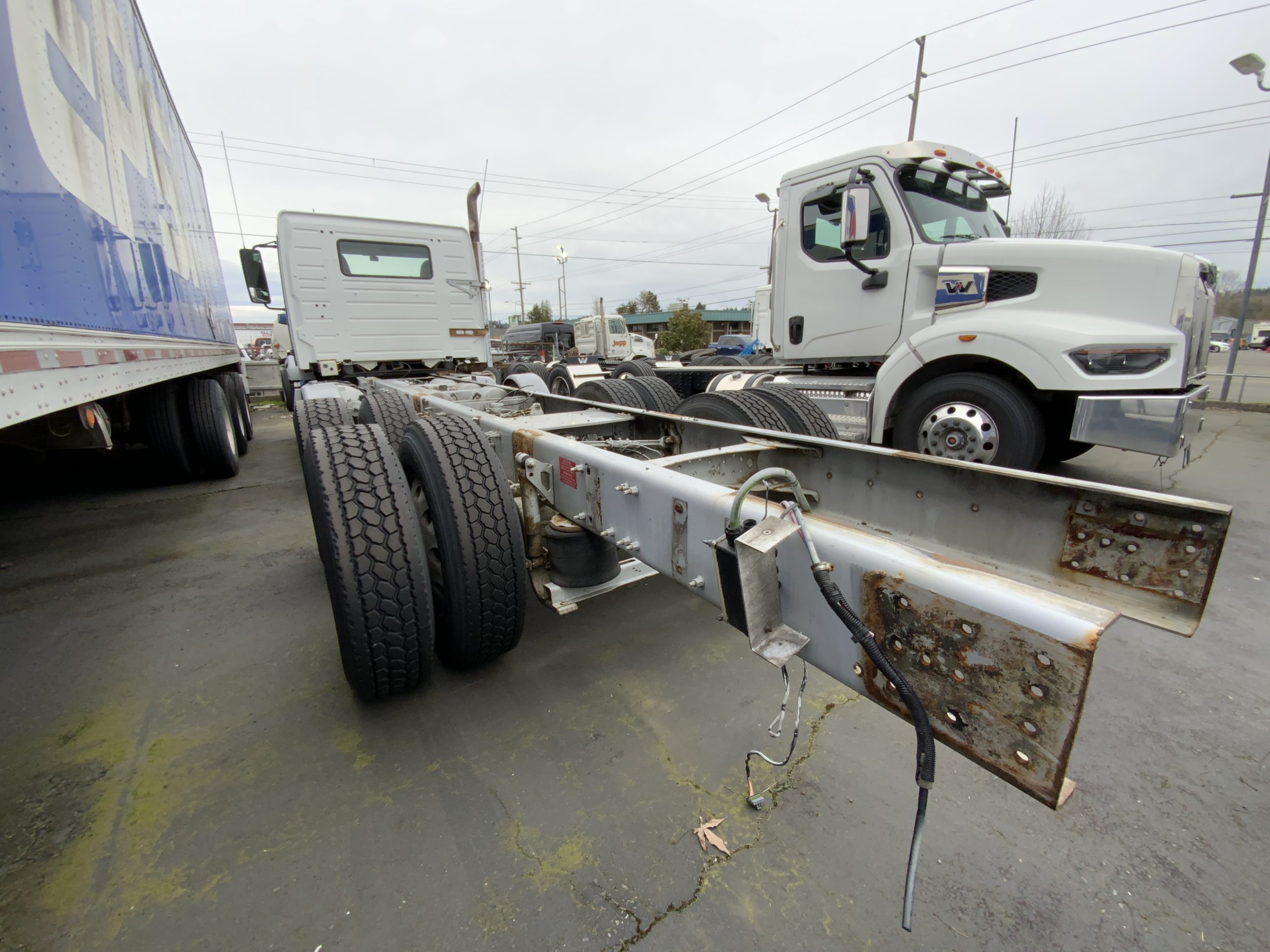 2017 VOLVO VNL64300 IMG_7840-scaled