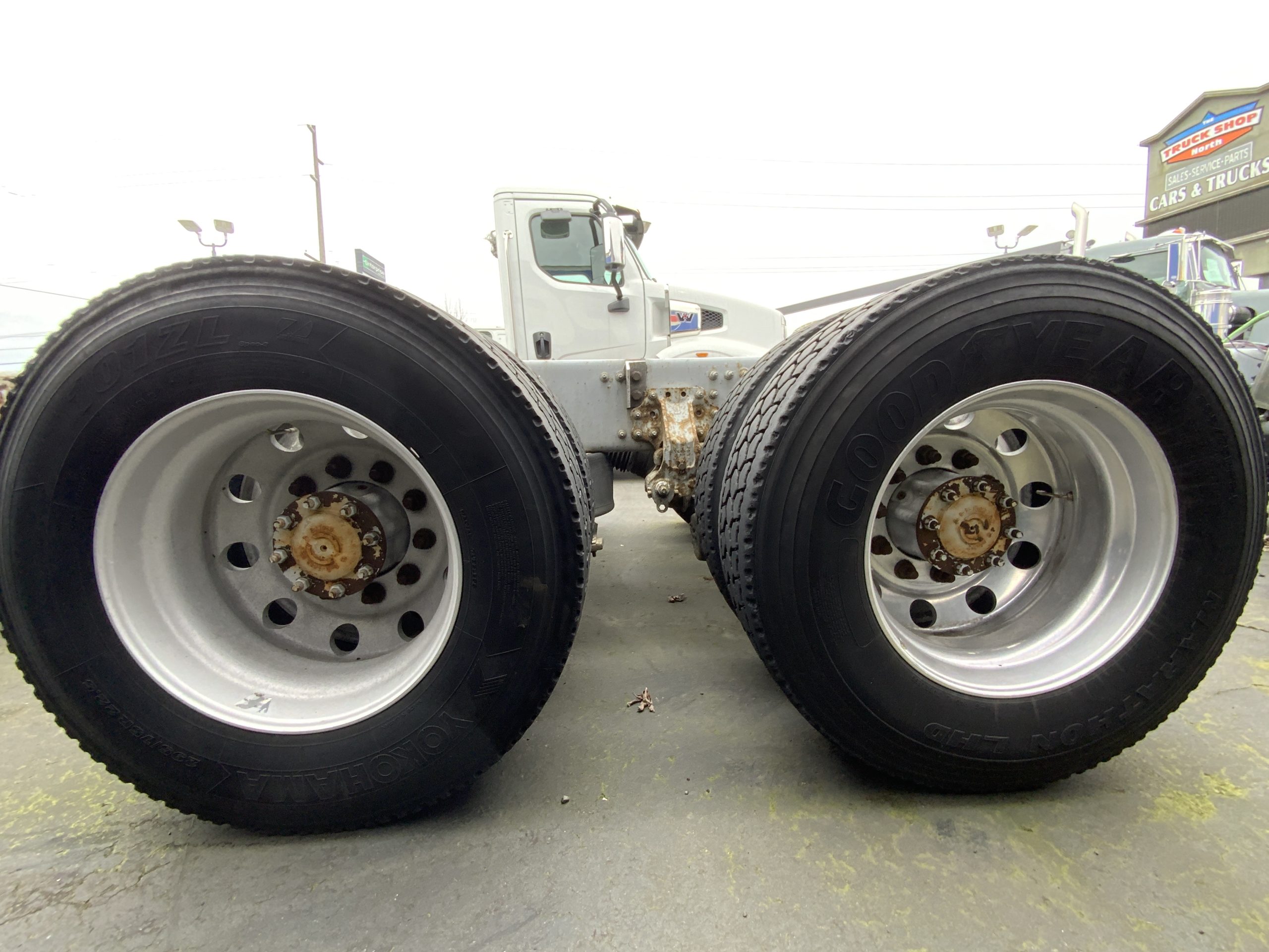 2017 VOLVO VNL64300 IMG_7844-scaled