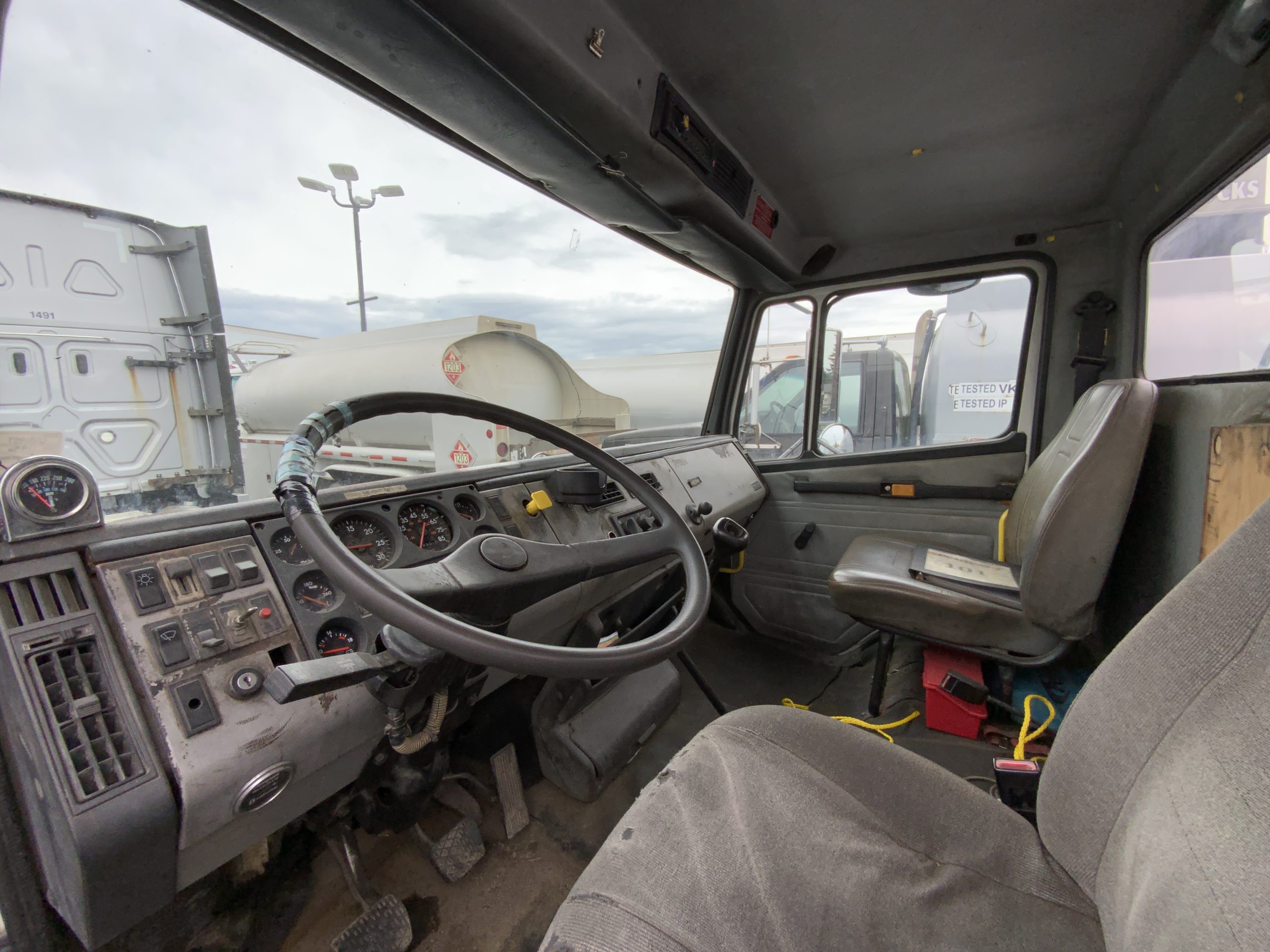 1996 FREIGHTLINER FL70 IMG_7860-scaled
