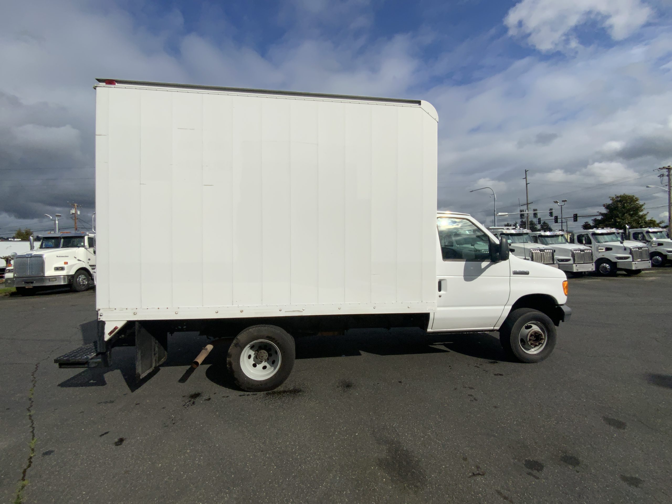 2007 FORD E350 IMG_8043-scaled