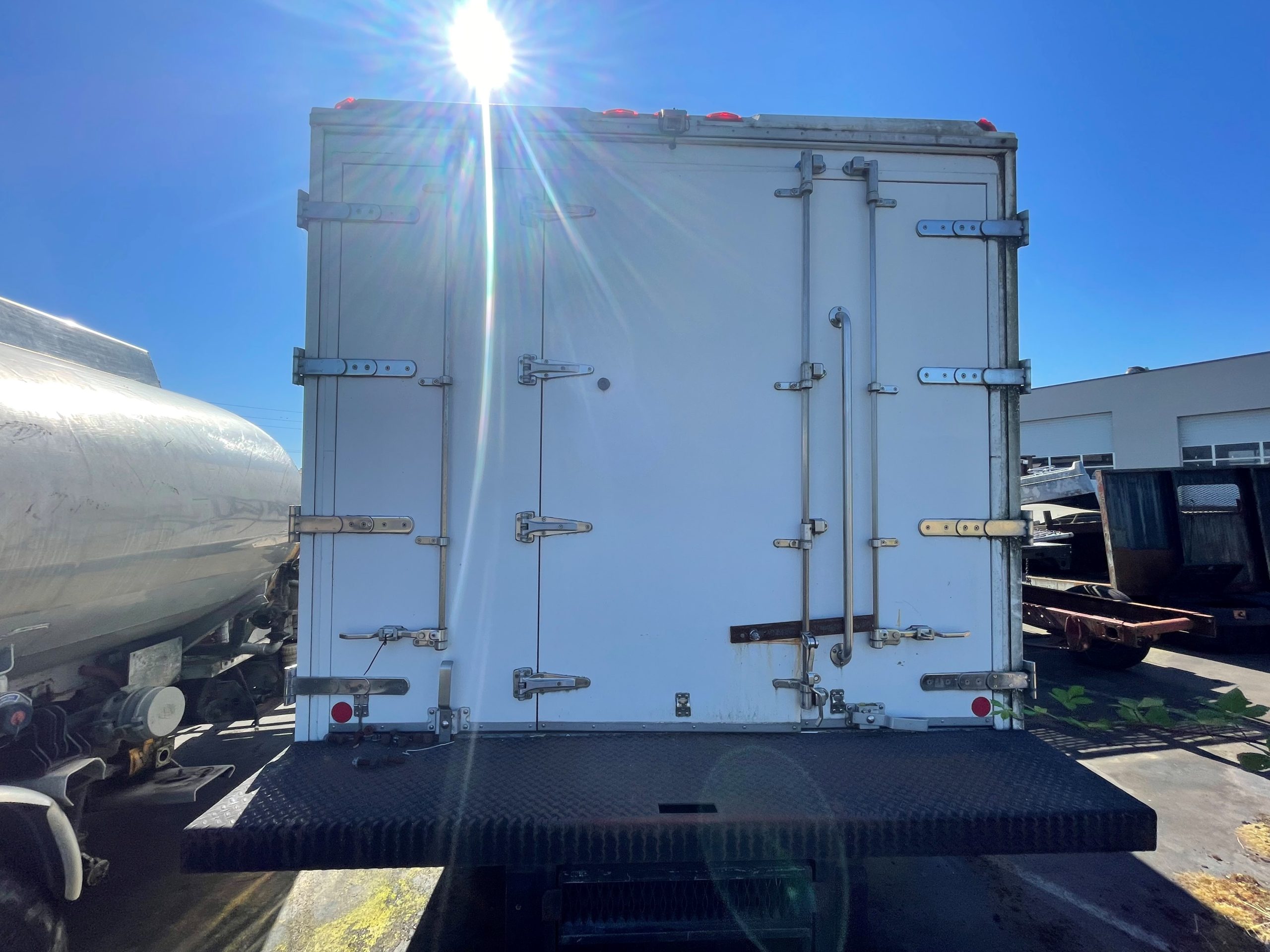 1995 JOHNSON 16 FT rear-end-scaled