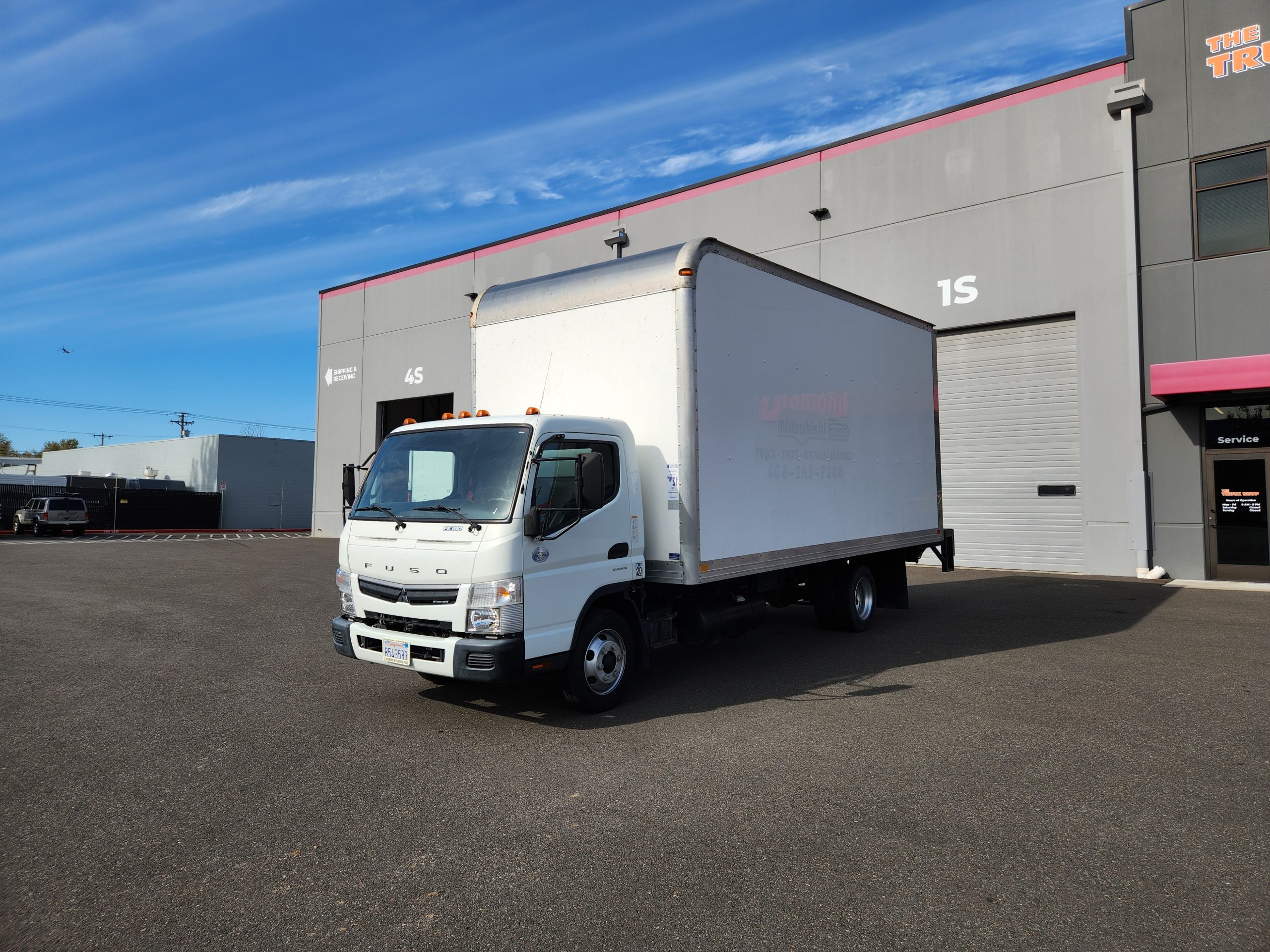 2018 MITSUBISHI FUSO FE180 - image 1 of 6