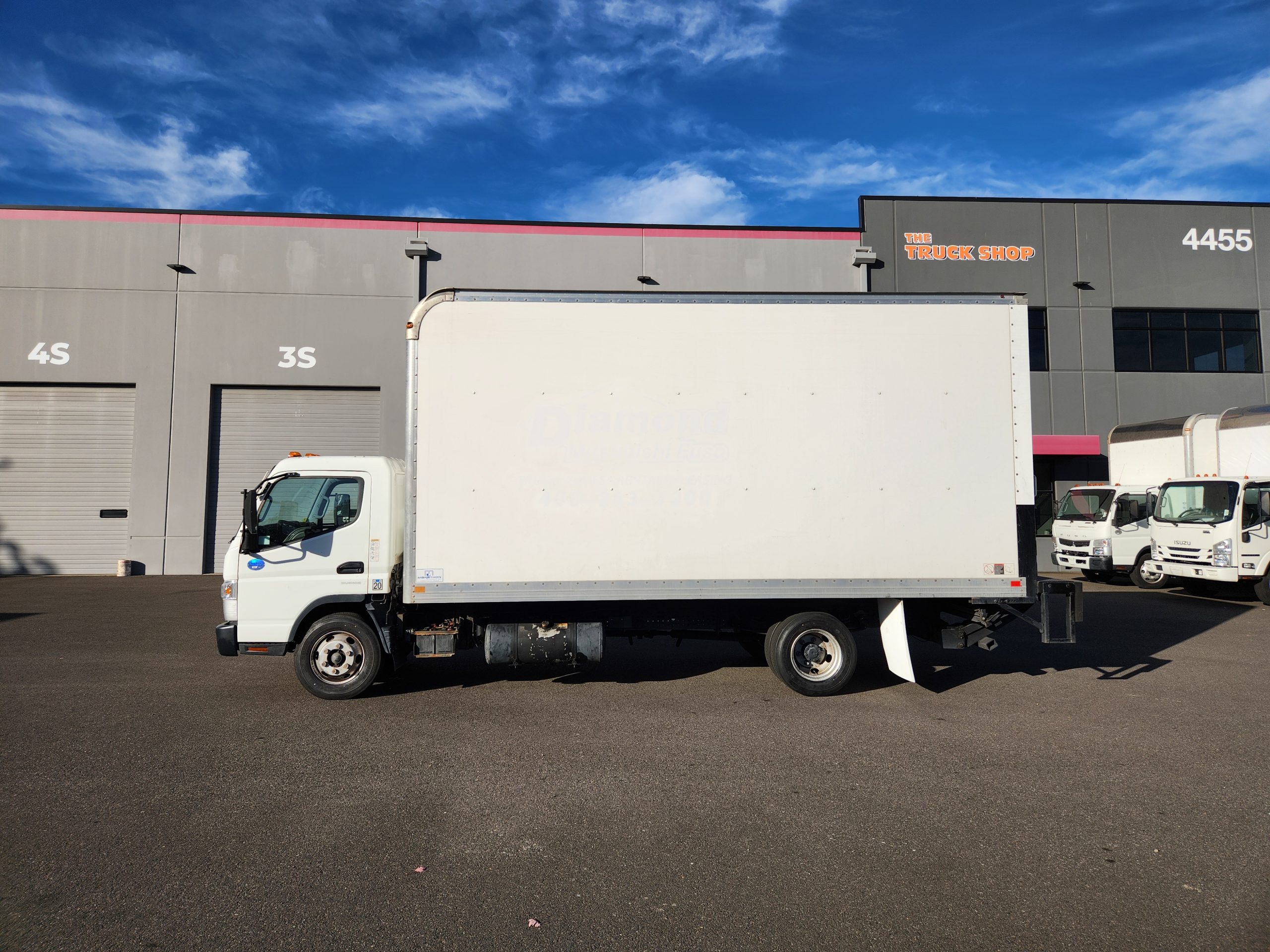 2018 MITSUBISHI FUSO FE180 - image 2 of 6