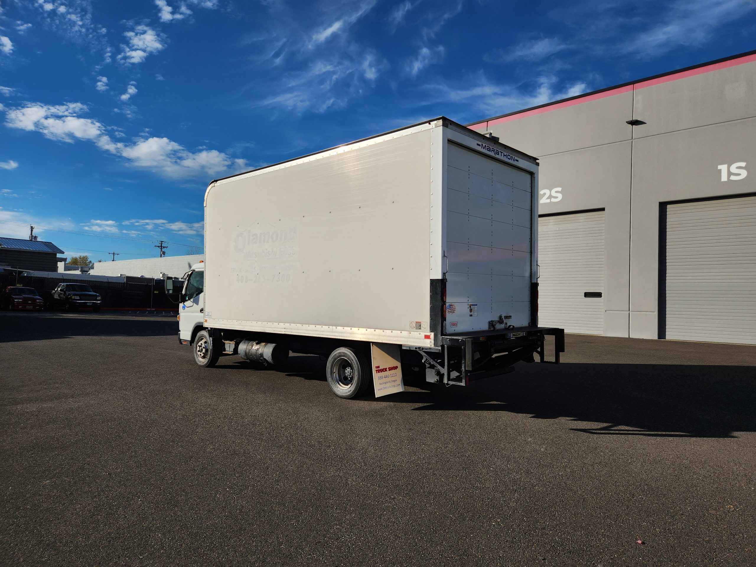 2018 MITSUBISHI FUSO FE180 - image 3 of 6