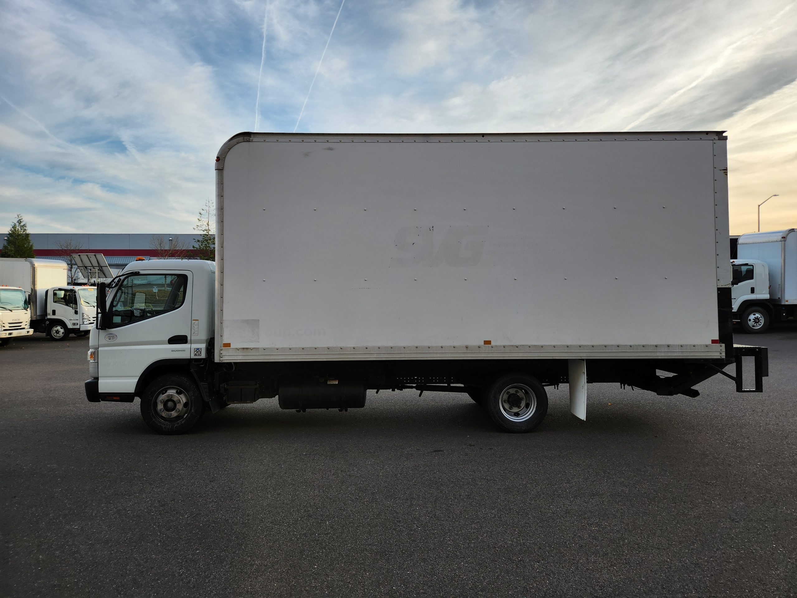 2018 MITSUBISHI FUSO FE180 - image 1 of 6