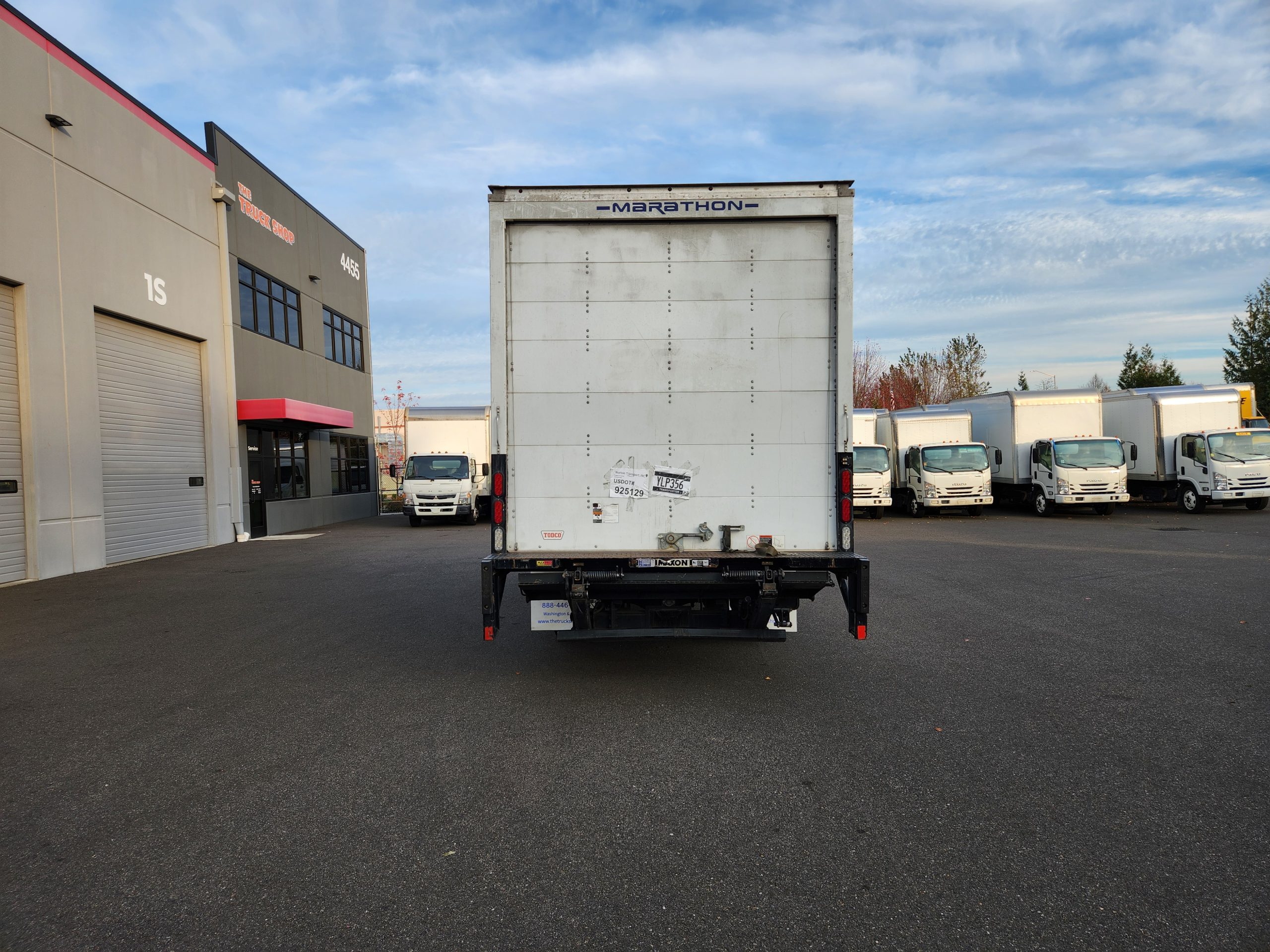 2018 MITSUBISHI FUSO FE180 - image 3 of 6