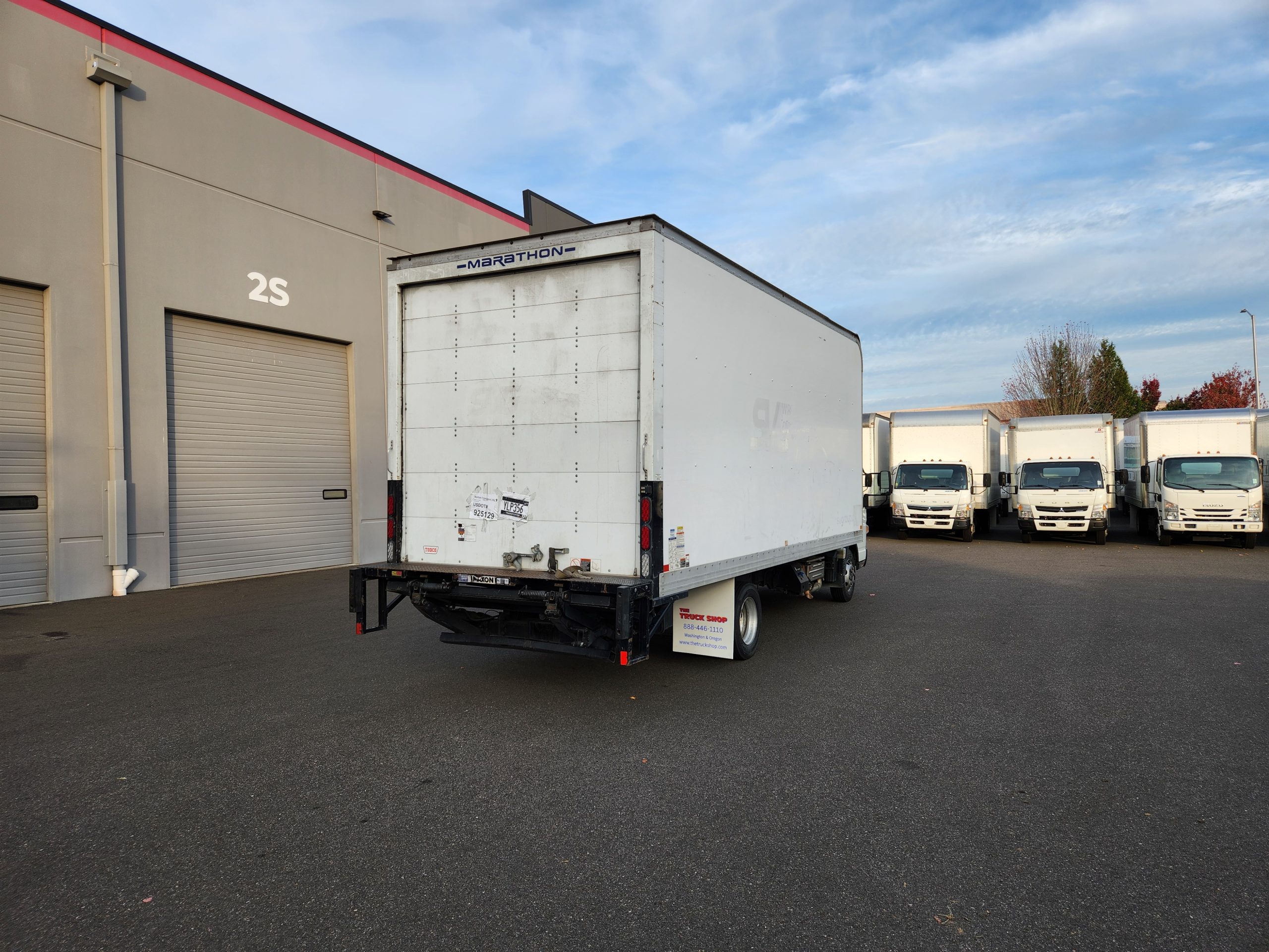 2018 MITSUBISHI FUSO FE180 - image 4 of 6