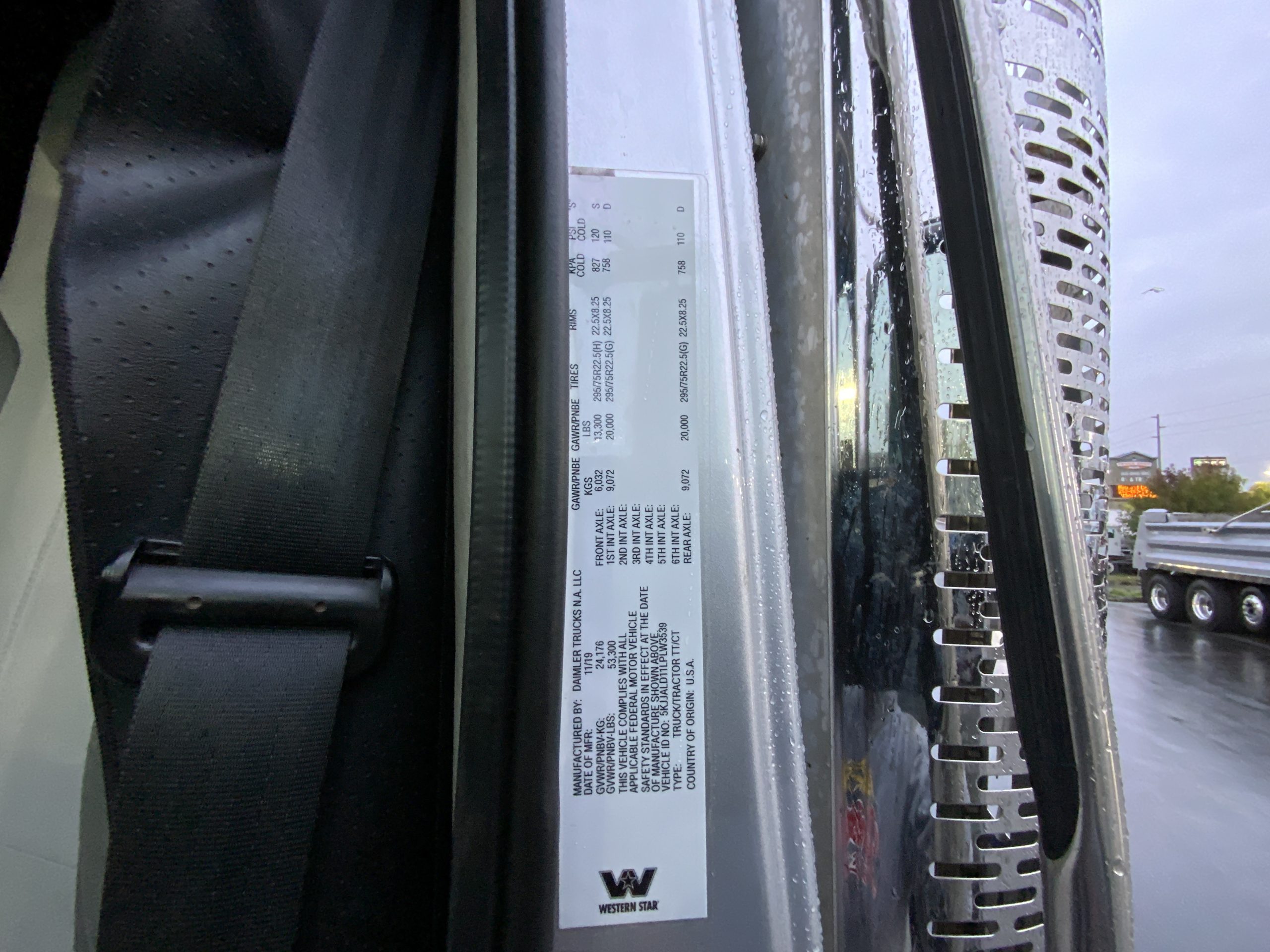 2020 WESTERN STAR 4900 - image 3 of 6