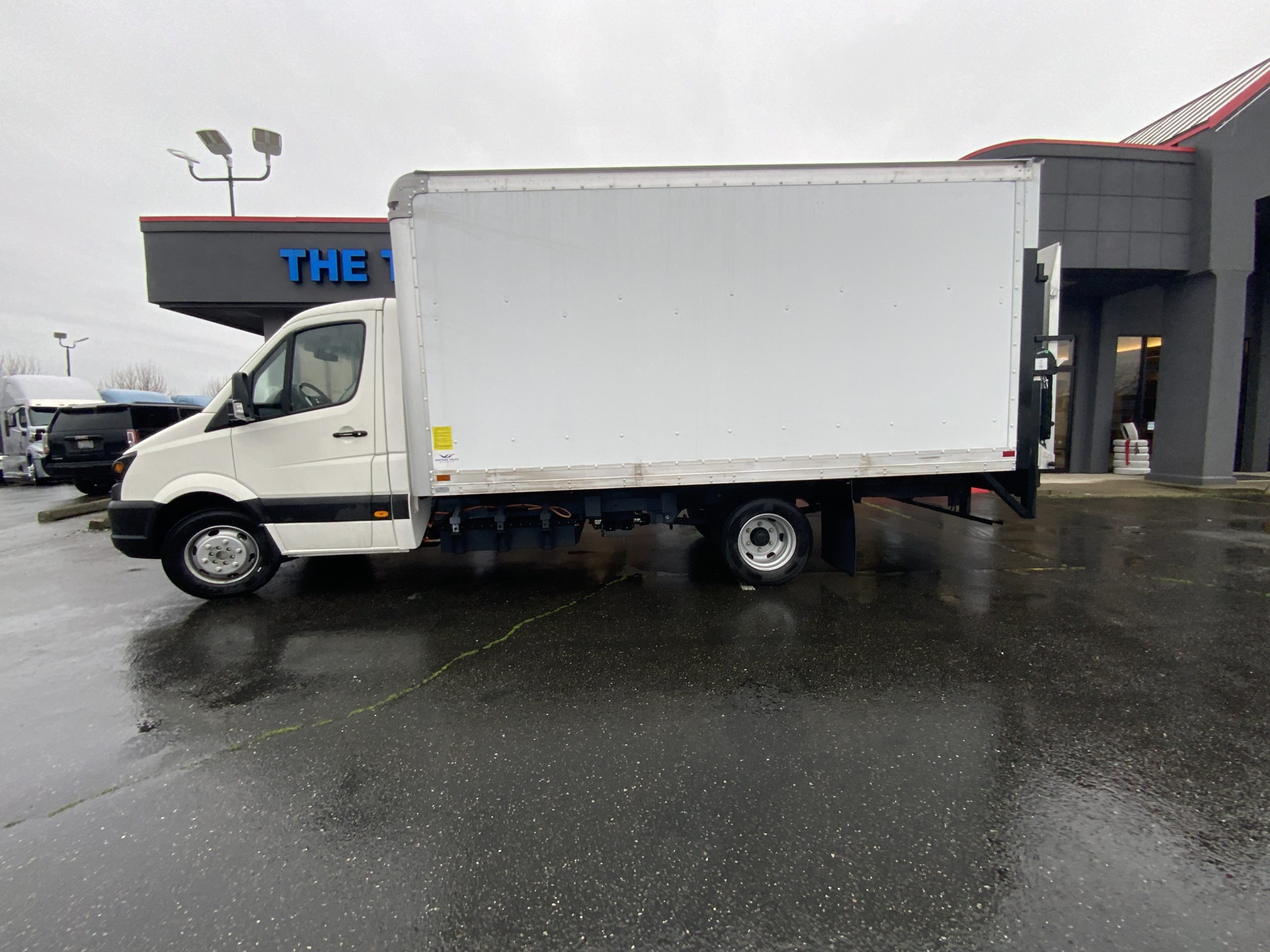 2022 WORKHORSE W4CC - image 4 of 6