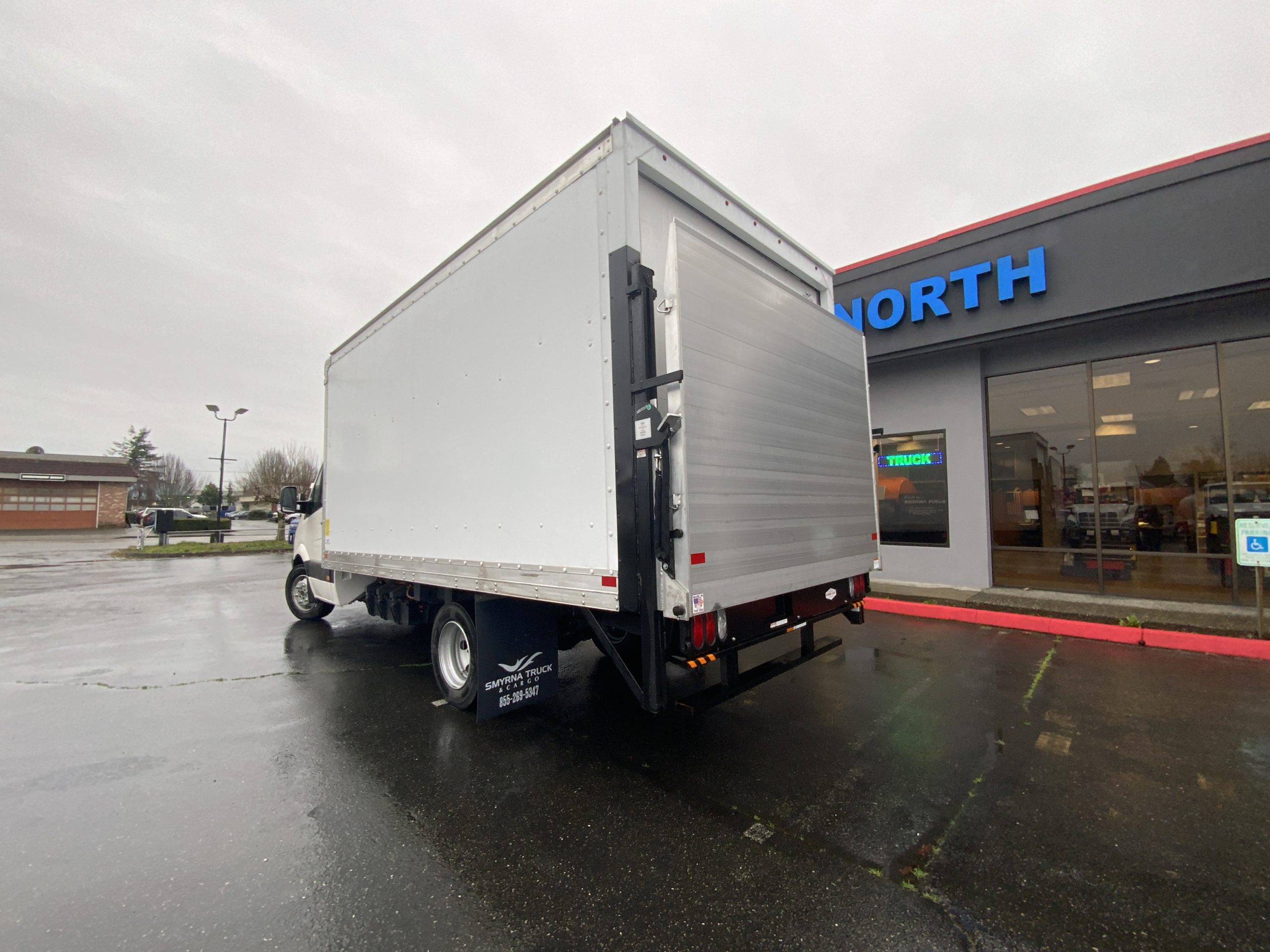 2022 WORKHORSE W4CC - image 5 of 6