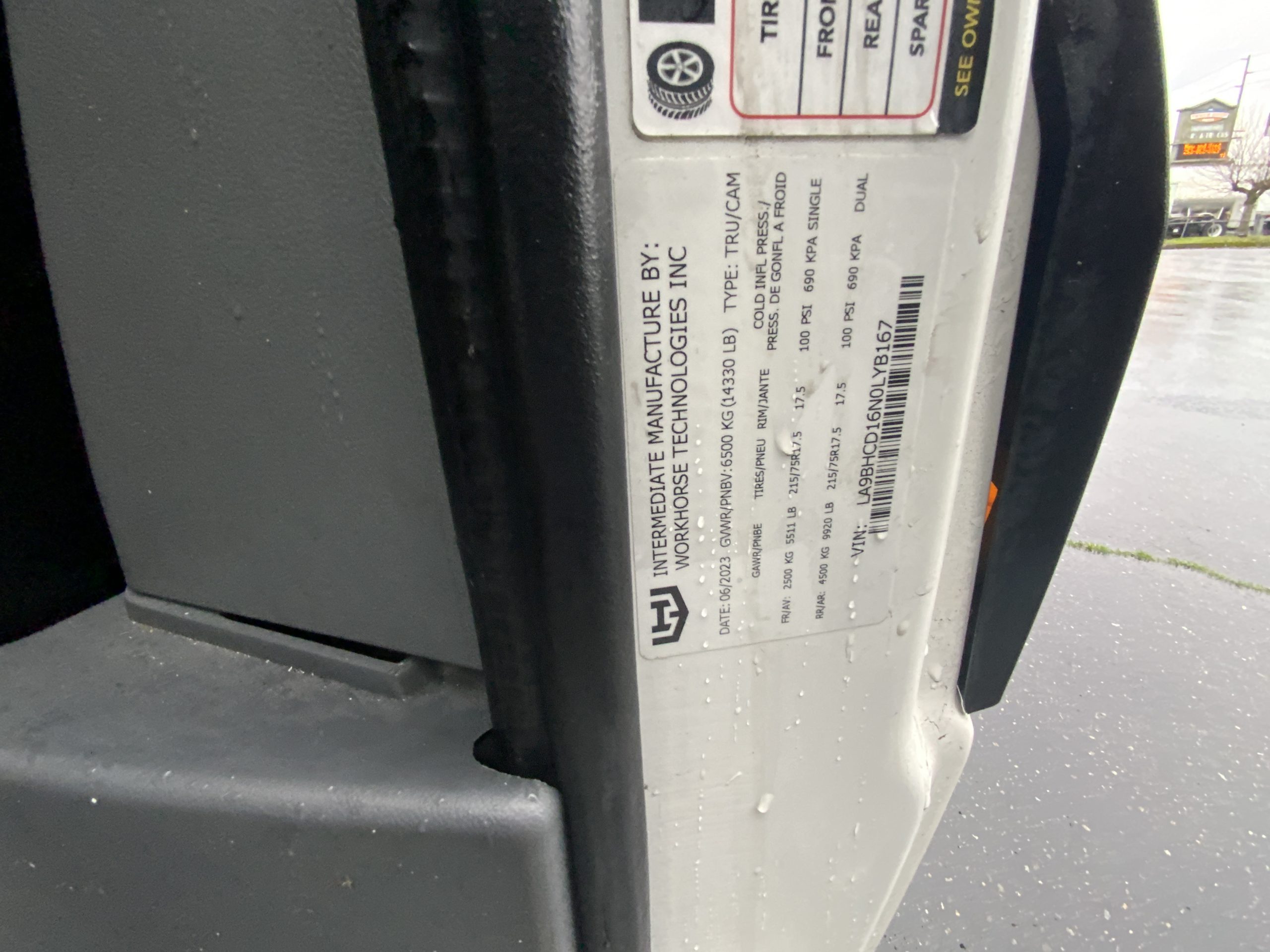 2022 WORKHORSE W4CC - image 2 of 6