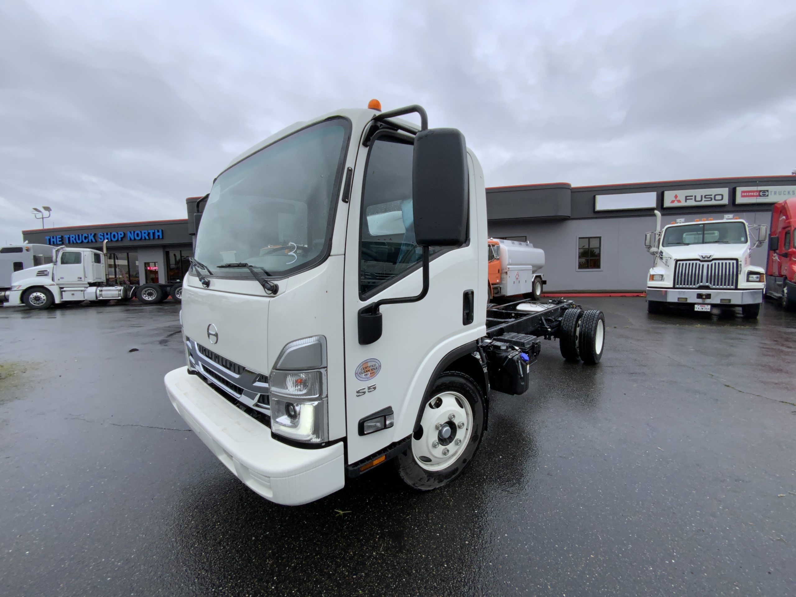 2024 HINO S5 - image 1 of 6