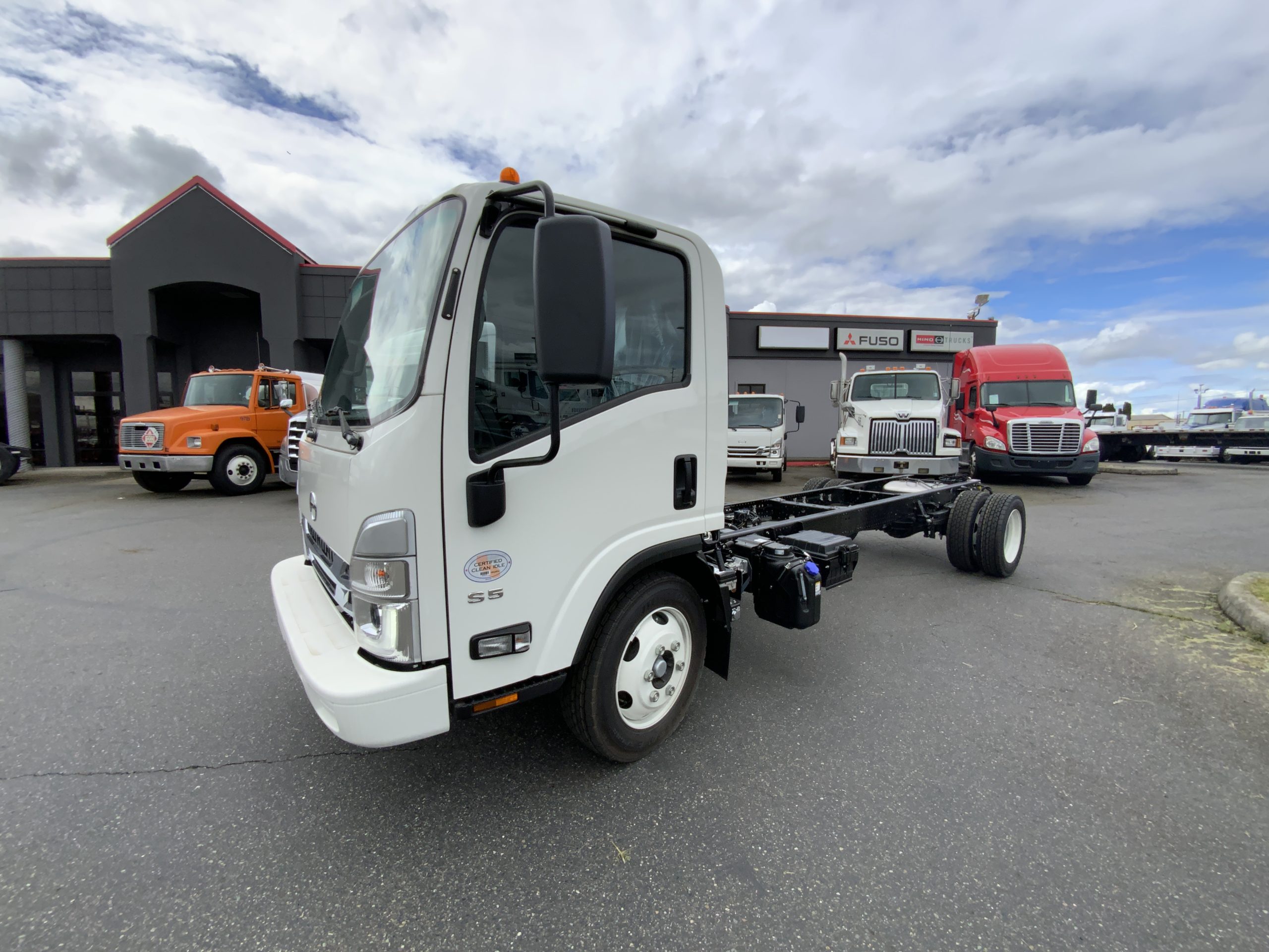 2024 HINO S5 - image 2 of 6