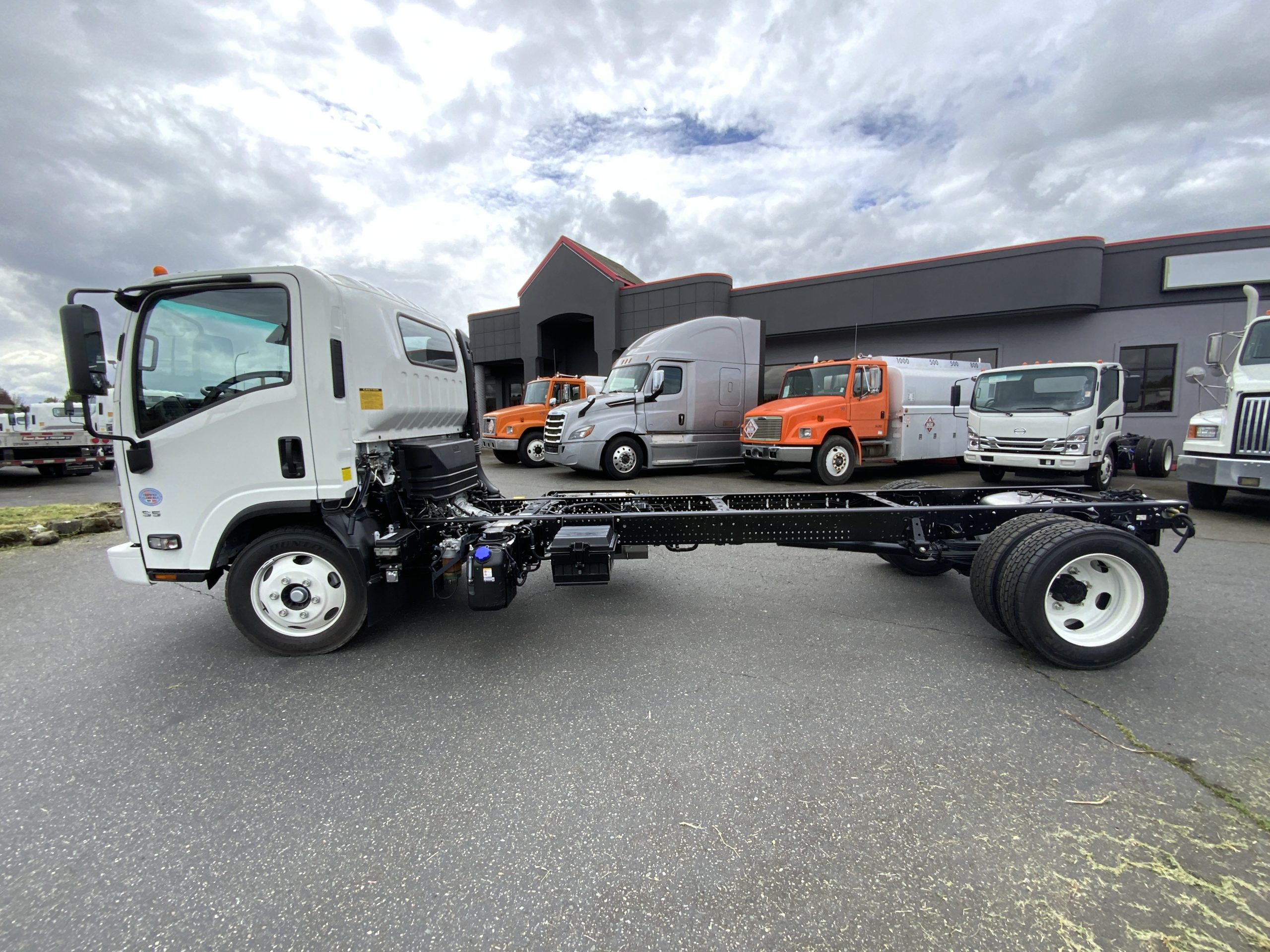 2024 HINO S5 - image 3 of 6