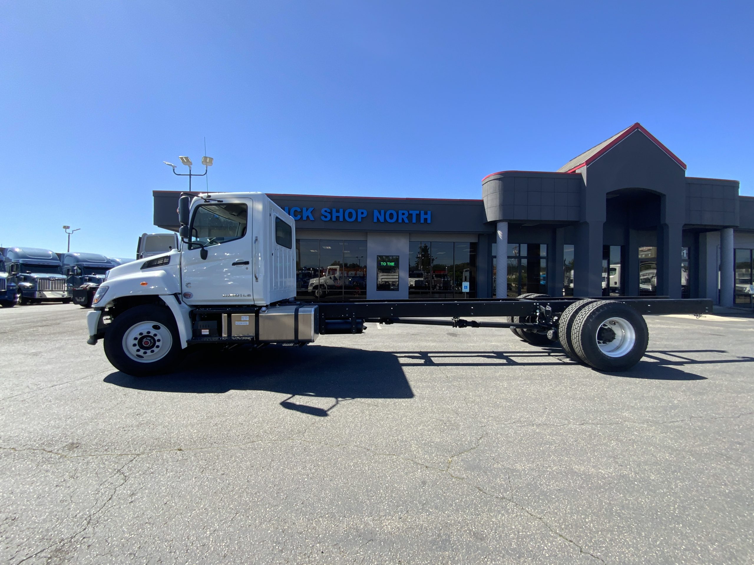 2025 HINO L6 - image 2 of 6