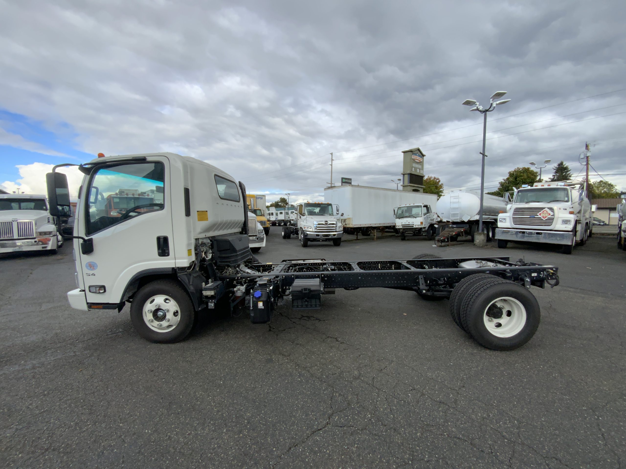 2024 HINO S4 - image 3 of 6