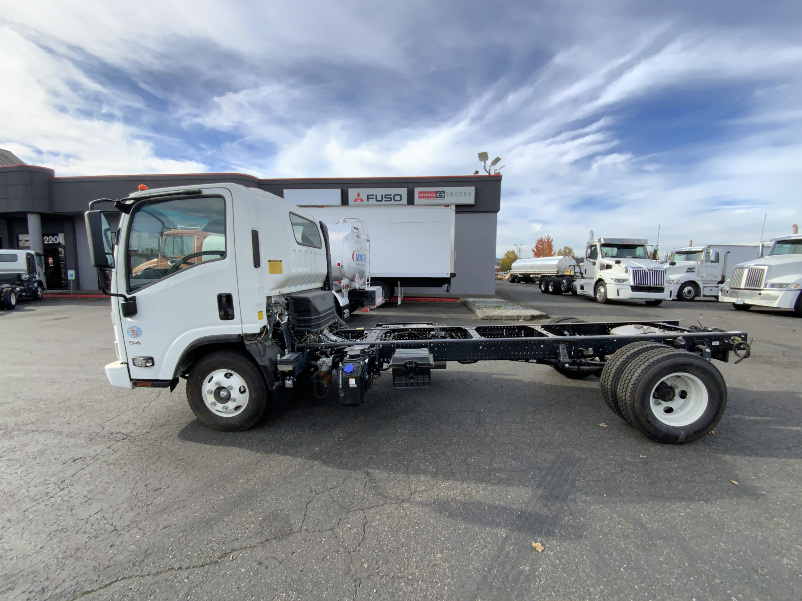 2024 HINO S4 - image 2 of 6