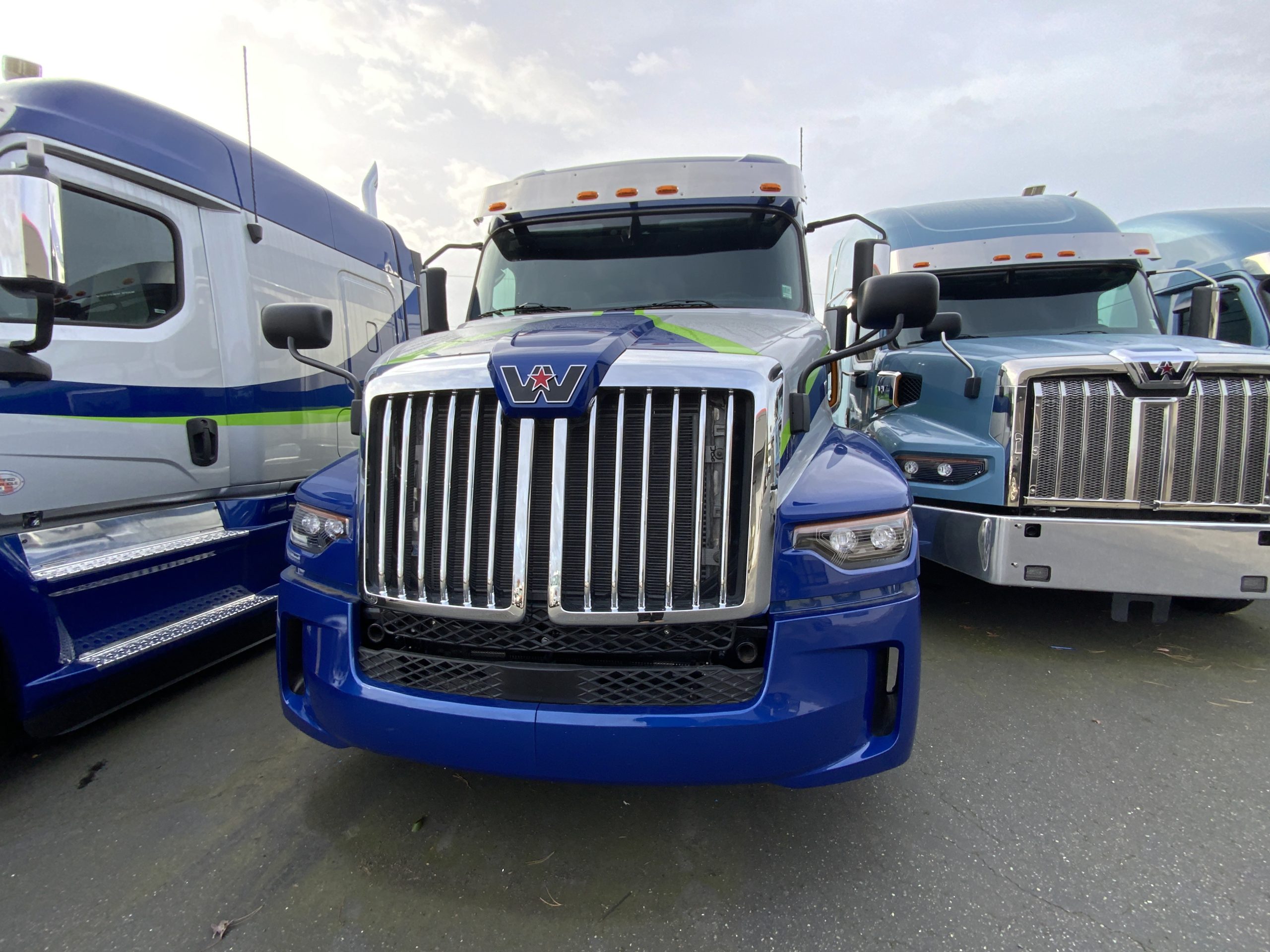 2024 WESTERN STAR 57X - image 2 of 6