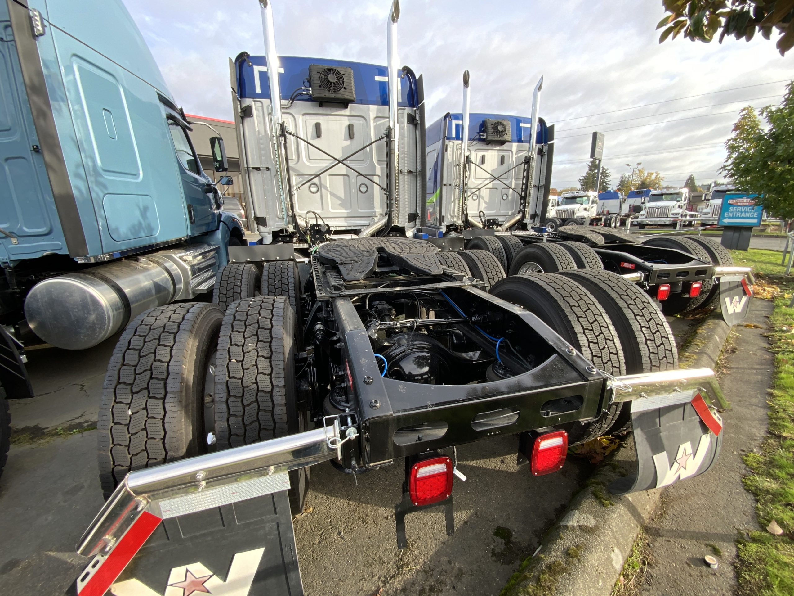 2024 WESTERN STAR 57X - image 3 of 6