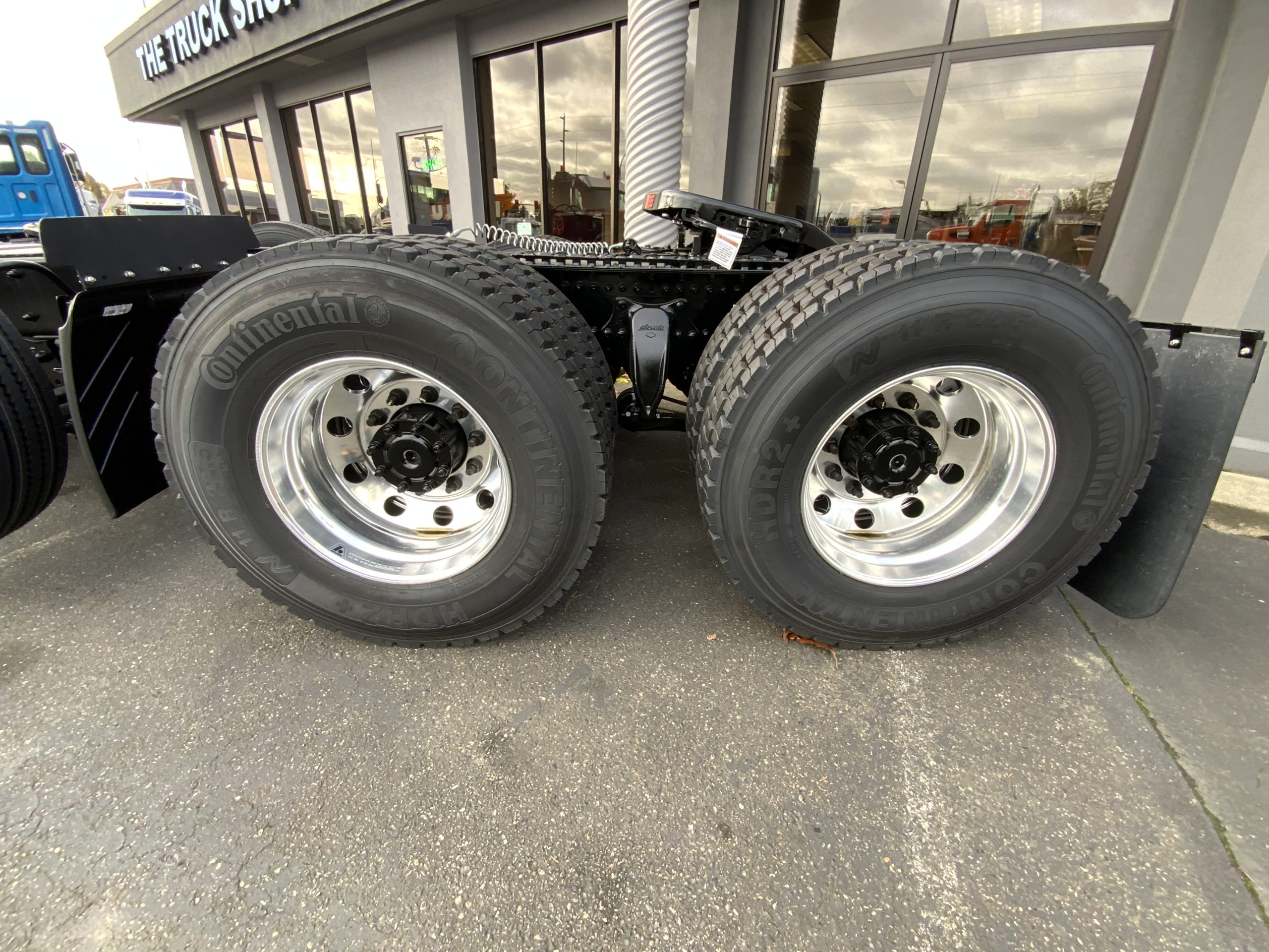 2025 WESTERN STAR 47X - image 5 of 6