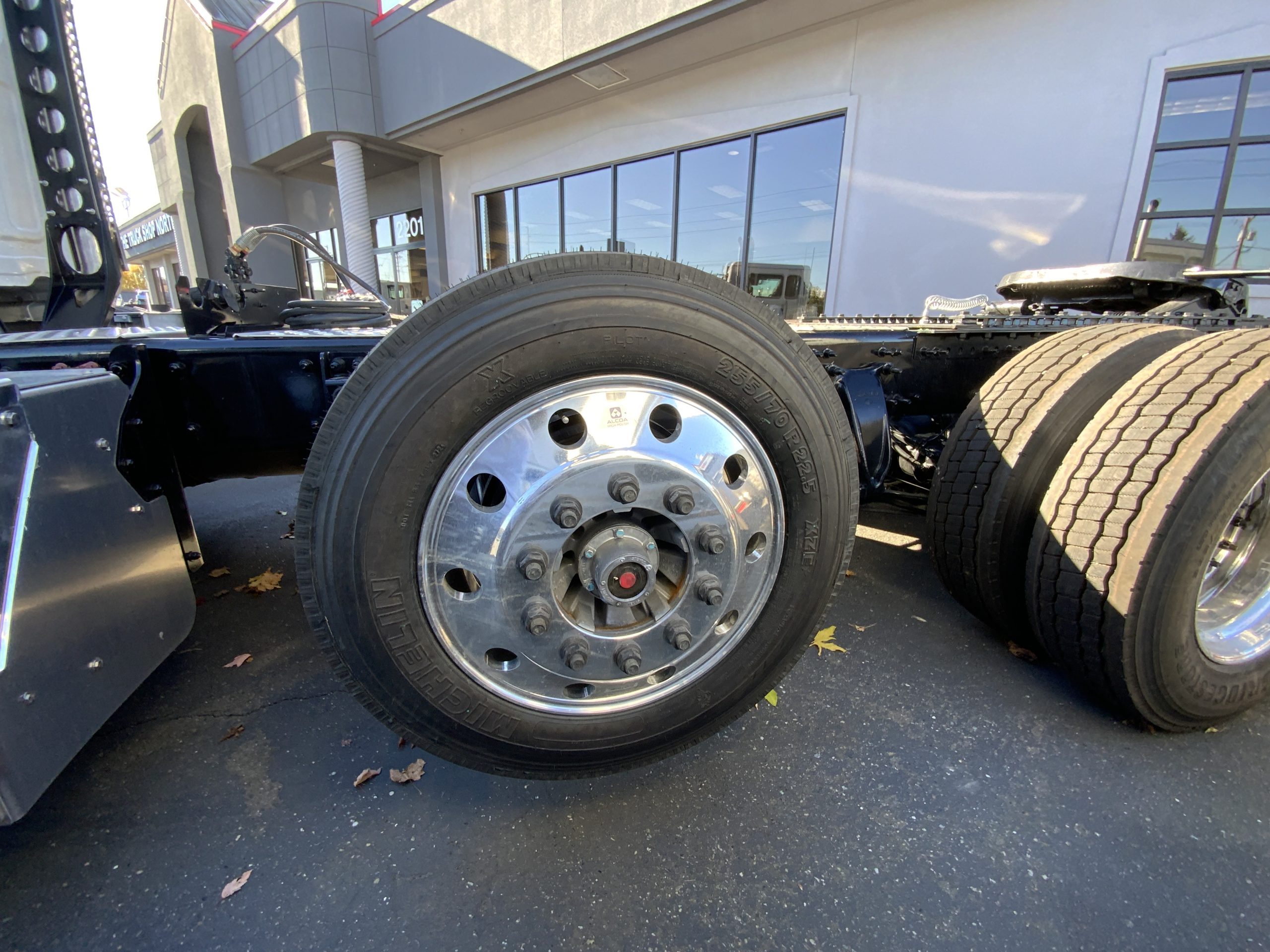 2025 WESTERN STAR 57X - image 4 of 6