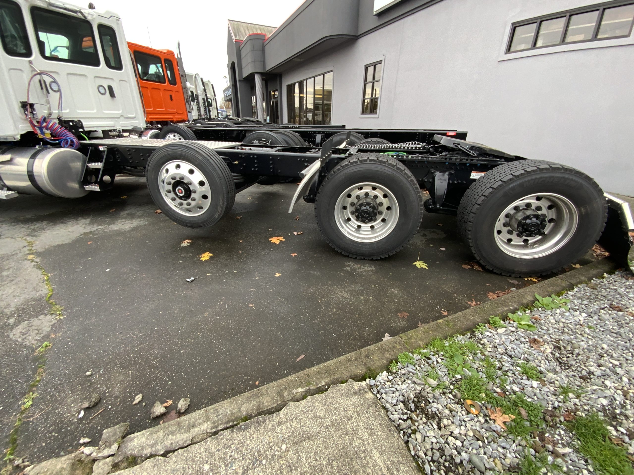 2025 WESTERN STAR 49X - image 3 of 6