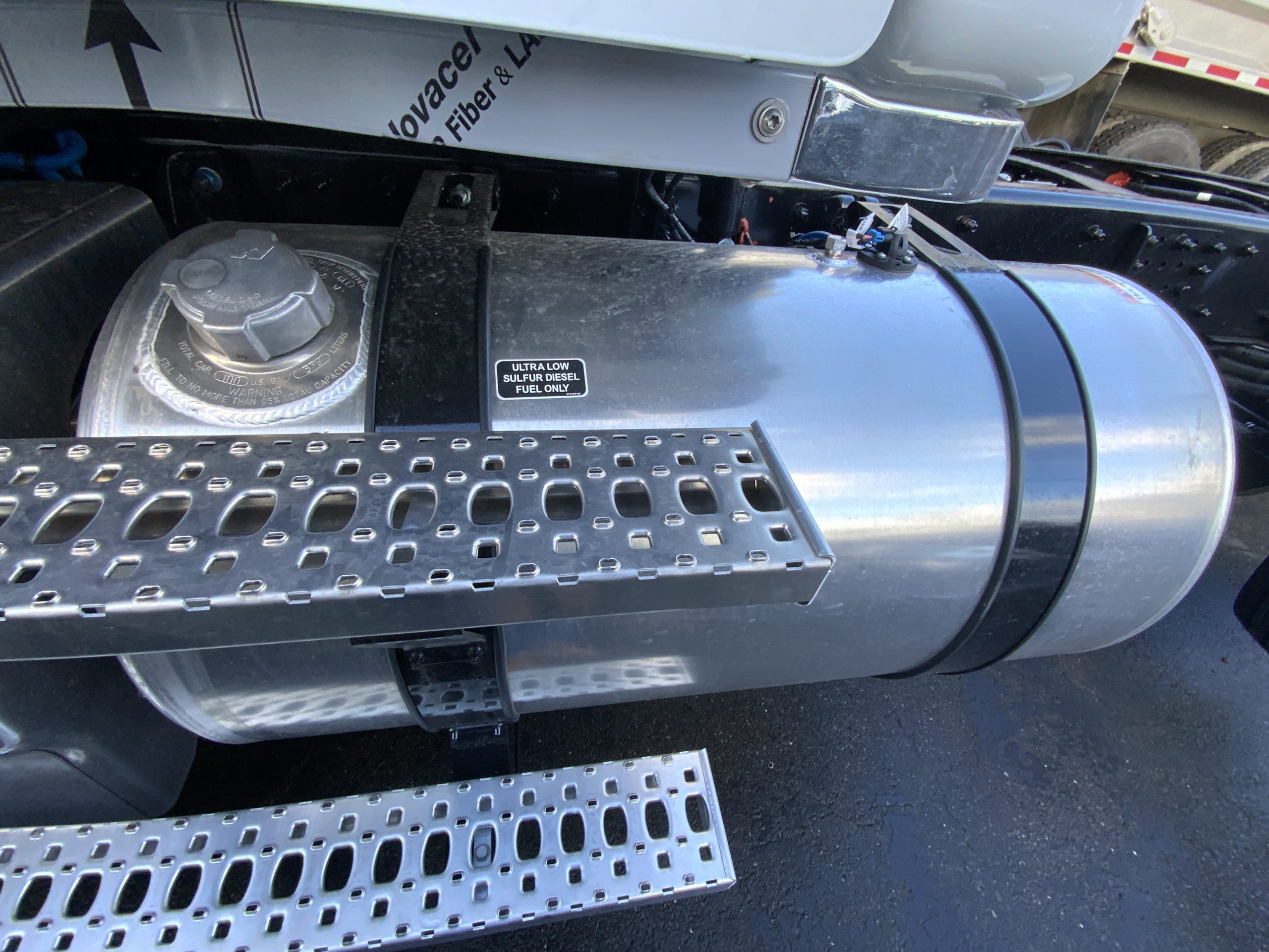 2025 WESTERN STAR 49X - image 3 of 6