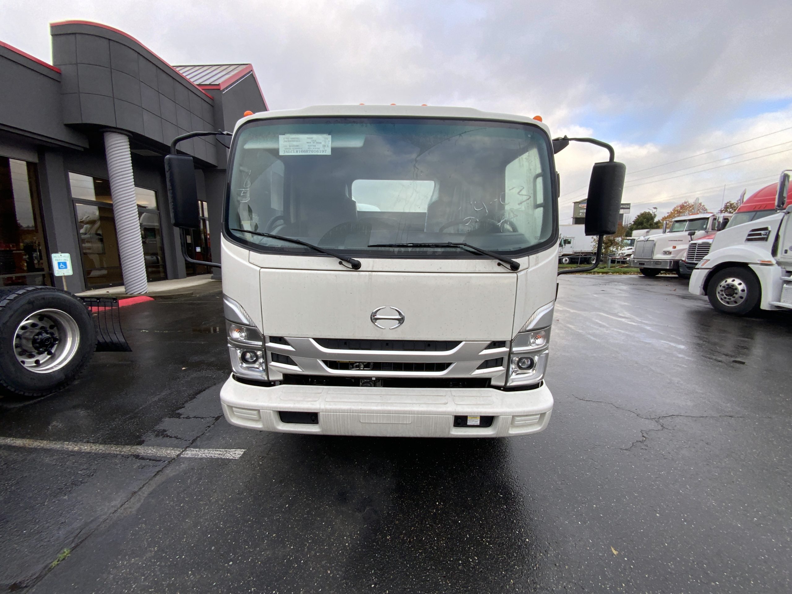 2024 HINO S4 - image 2 of 6