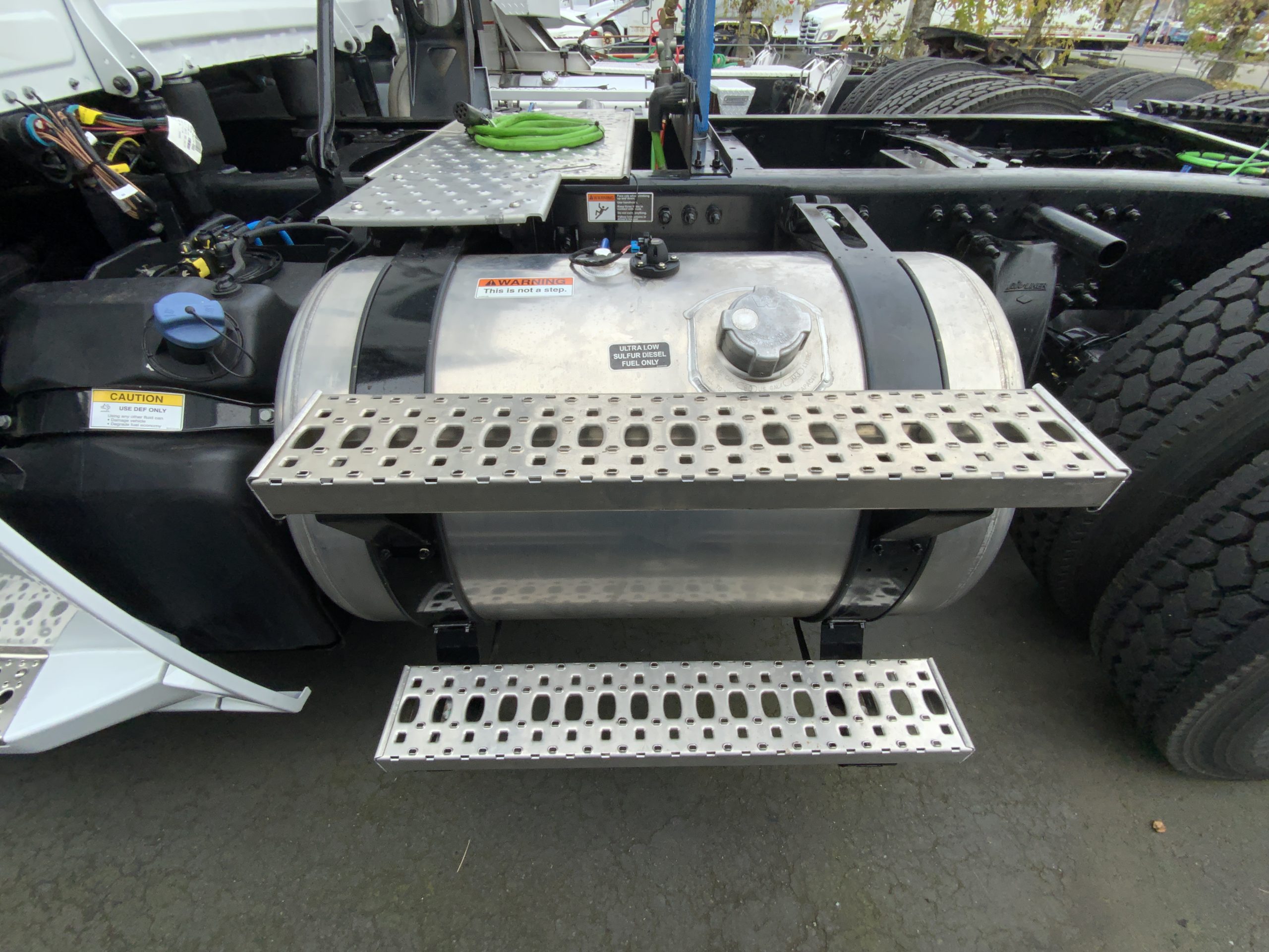 2025 WESTERN STAR 57X - image 5 of 6