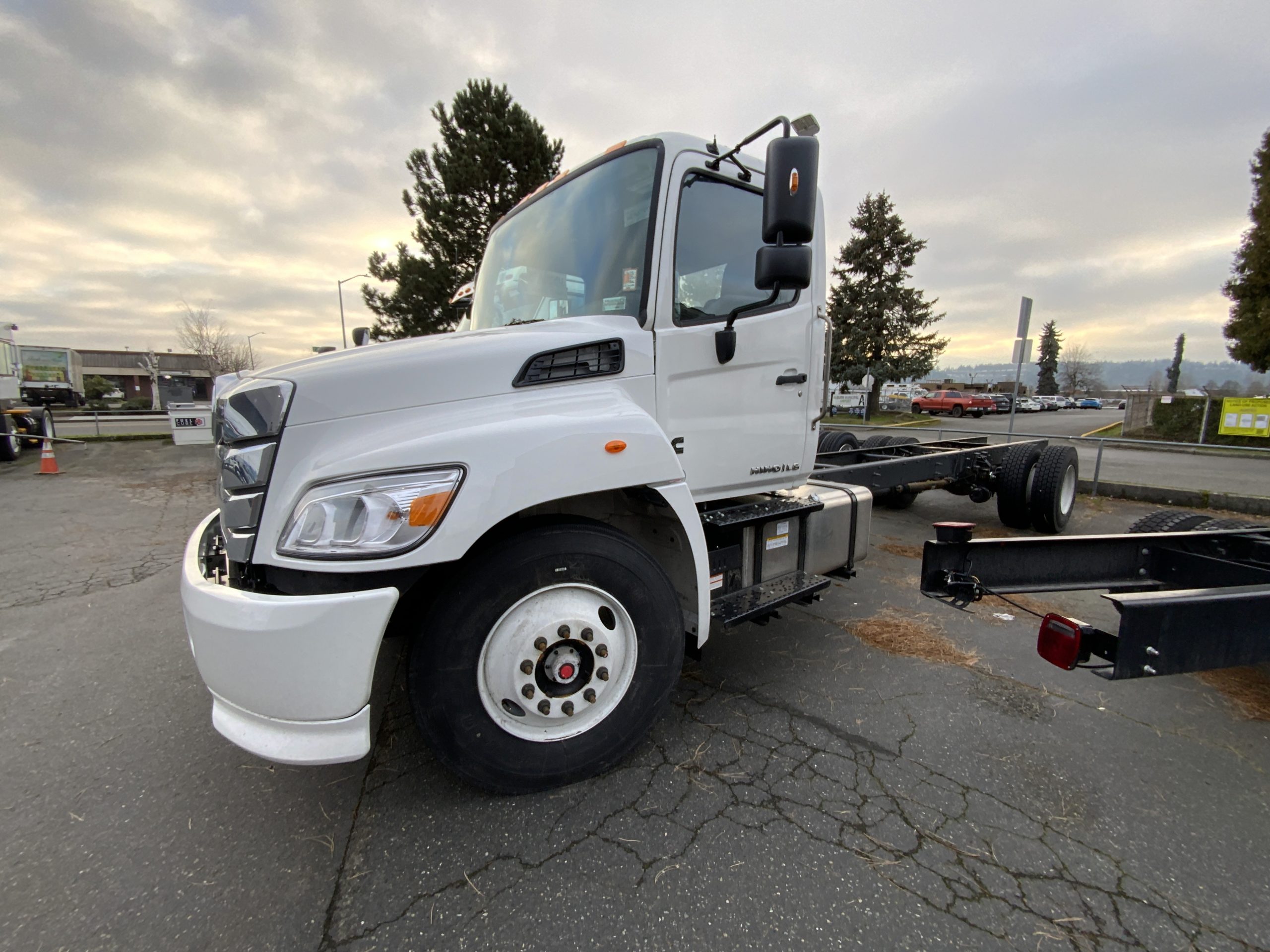 2025 HINO L6 - image 1 of 6