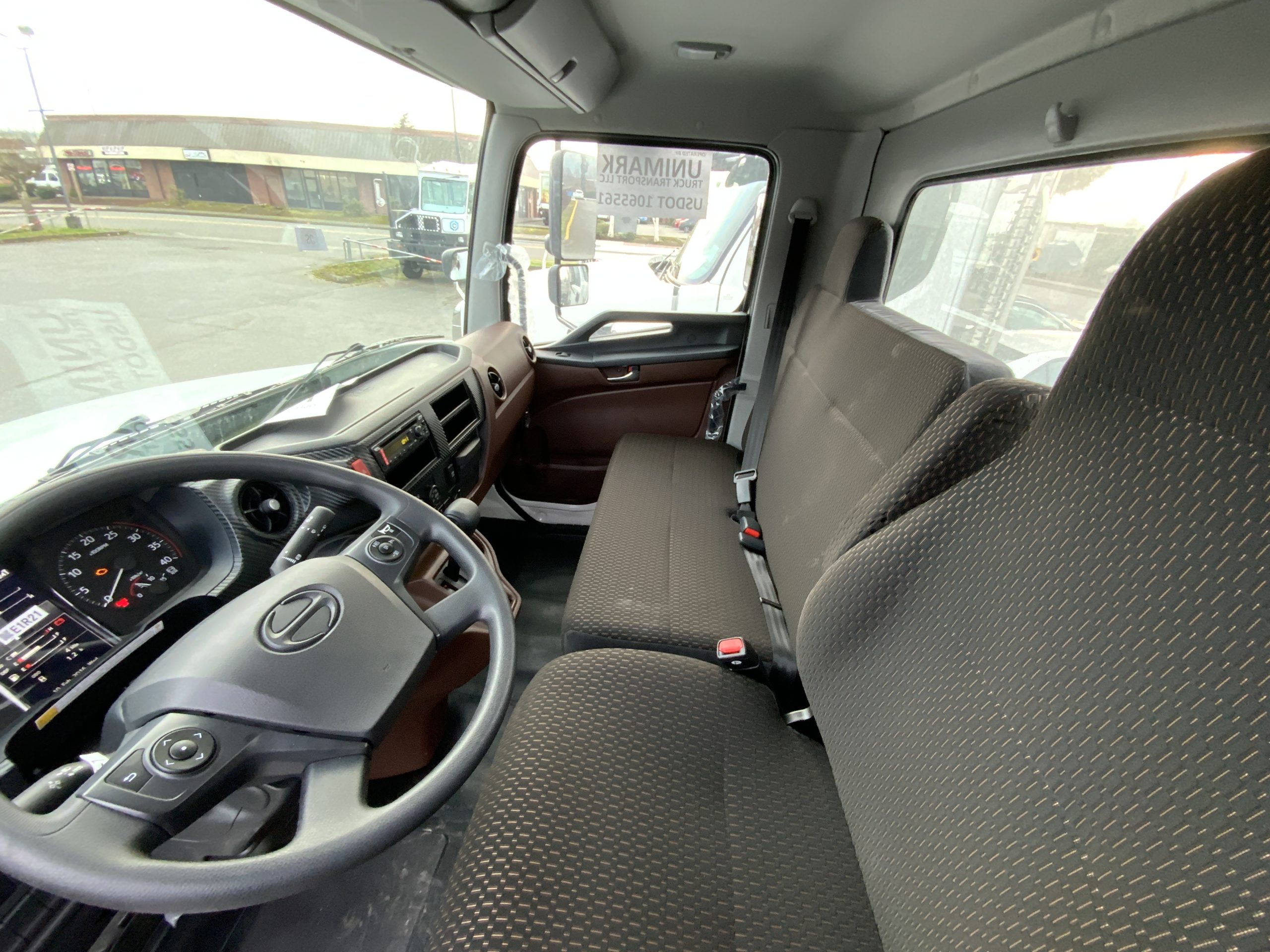 2025 HINO L6 - image 5 of 6