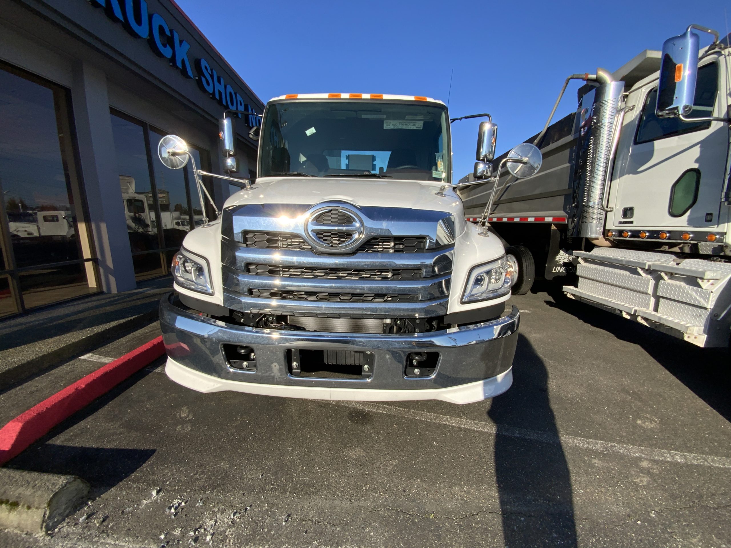 2025 HINO L6 - image 2 of 6