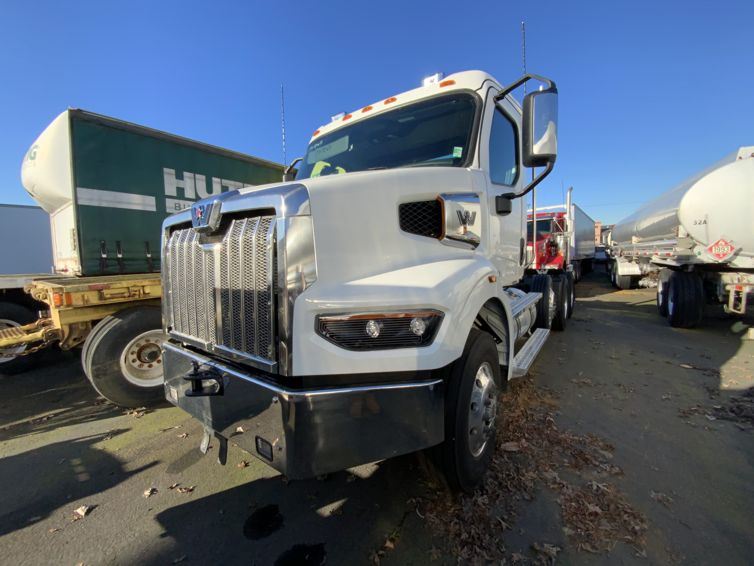 2025 WESTERN STAR 47X - image 1 of 6